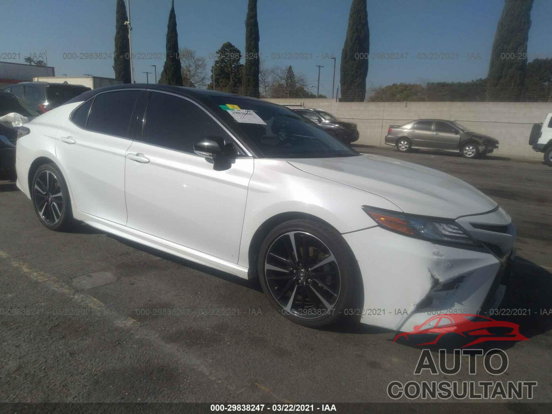 TOYOTA CAMRY 2018 - 4T1B61HKXJU081131
