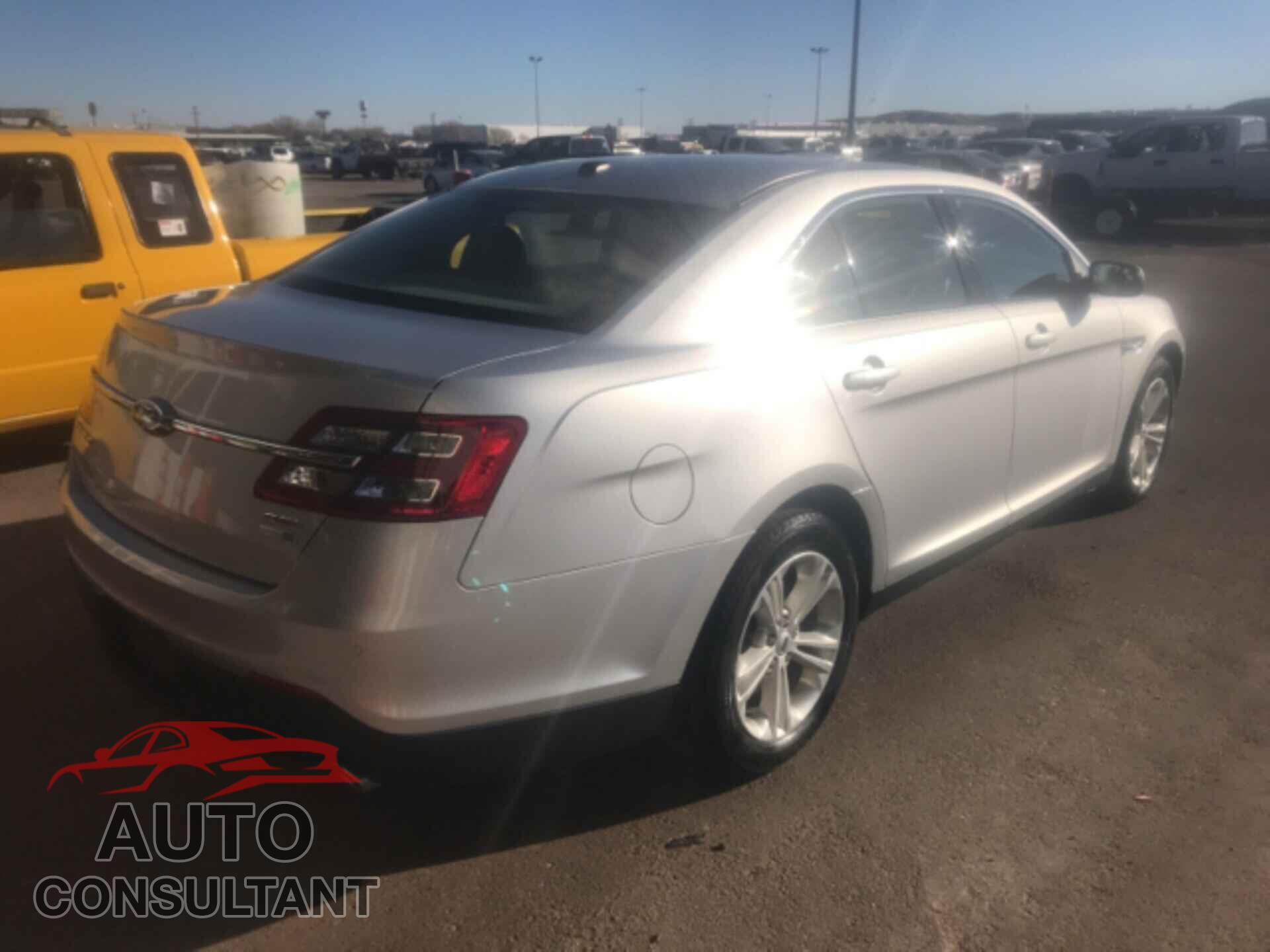 FORD TAURUS 2017 - 1FAHP2H82HG111663
