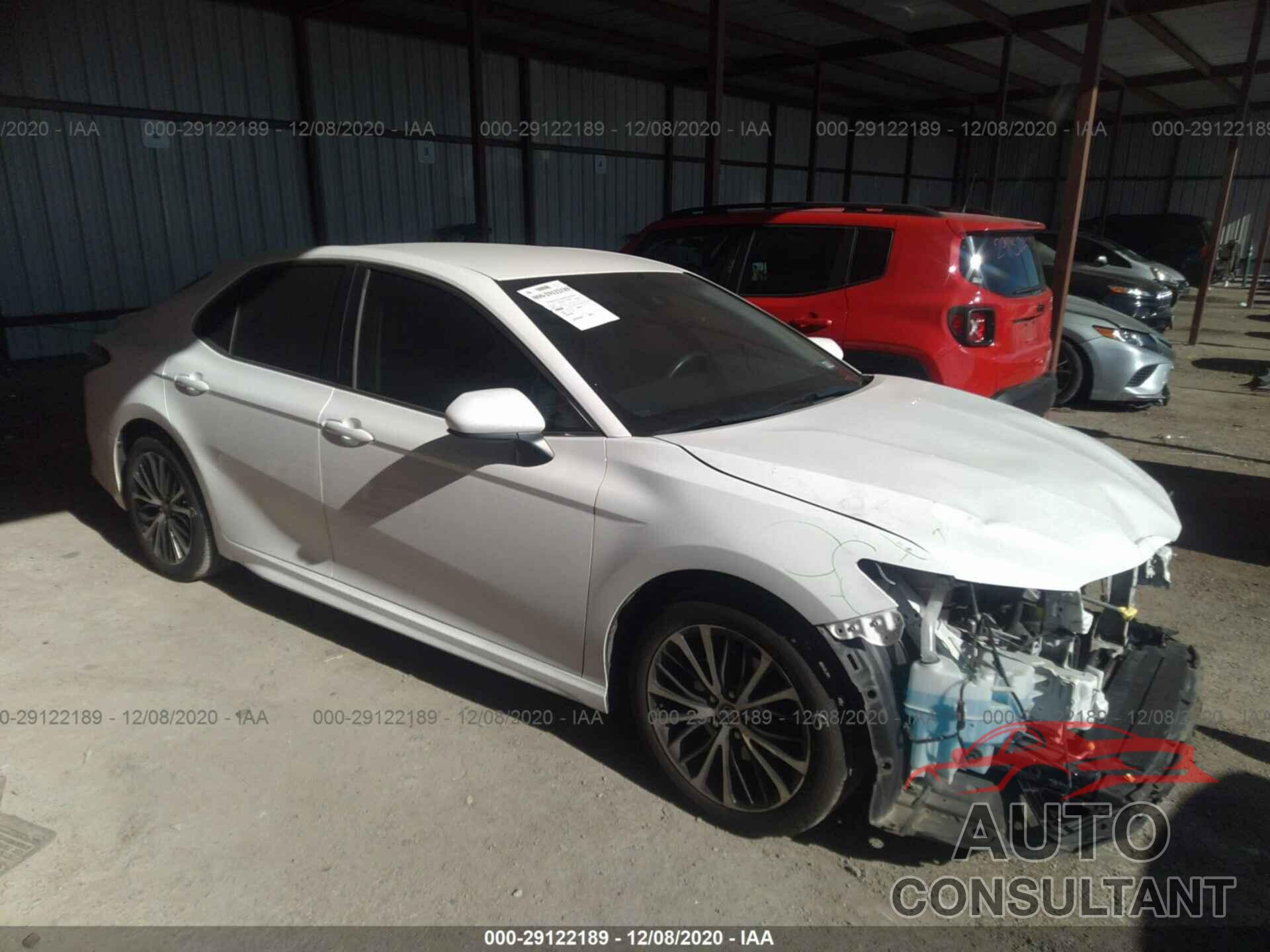 TOYOTA CAMRY 2018 - 4T1B11HK8JU133872