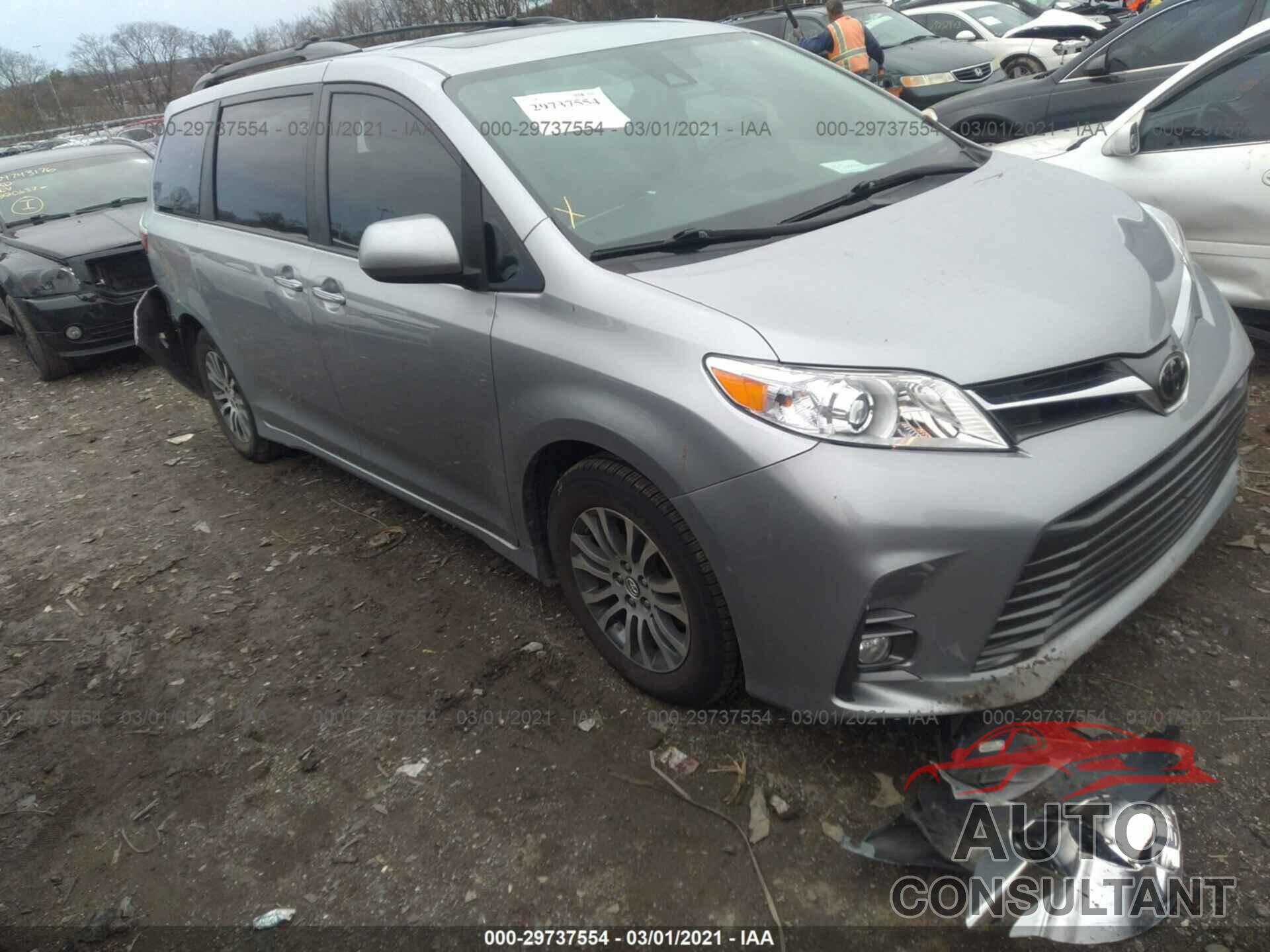 TOYOTA SIENNA 2018 - 5TDYZ3DC7JS901184