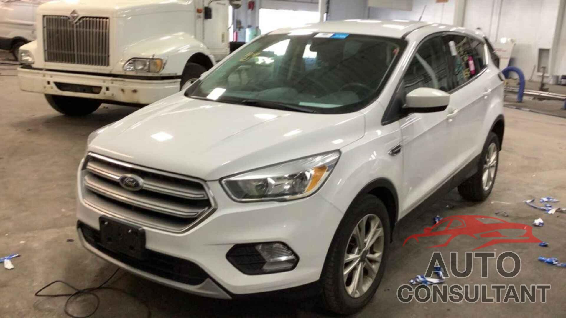 FORD ESCAPE 2017 - 1FMCU0GD2HUD45461