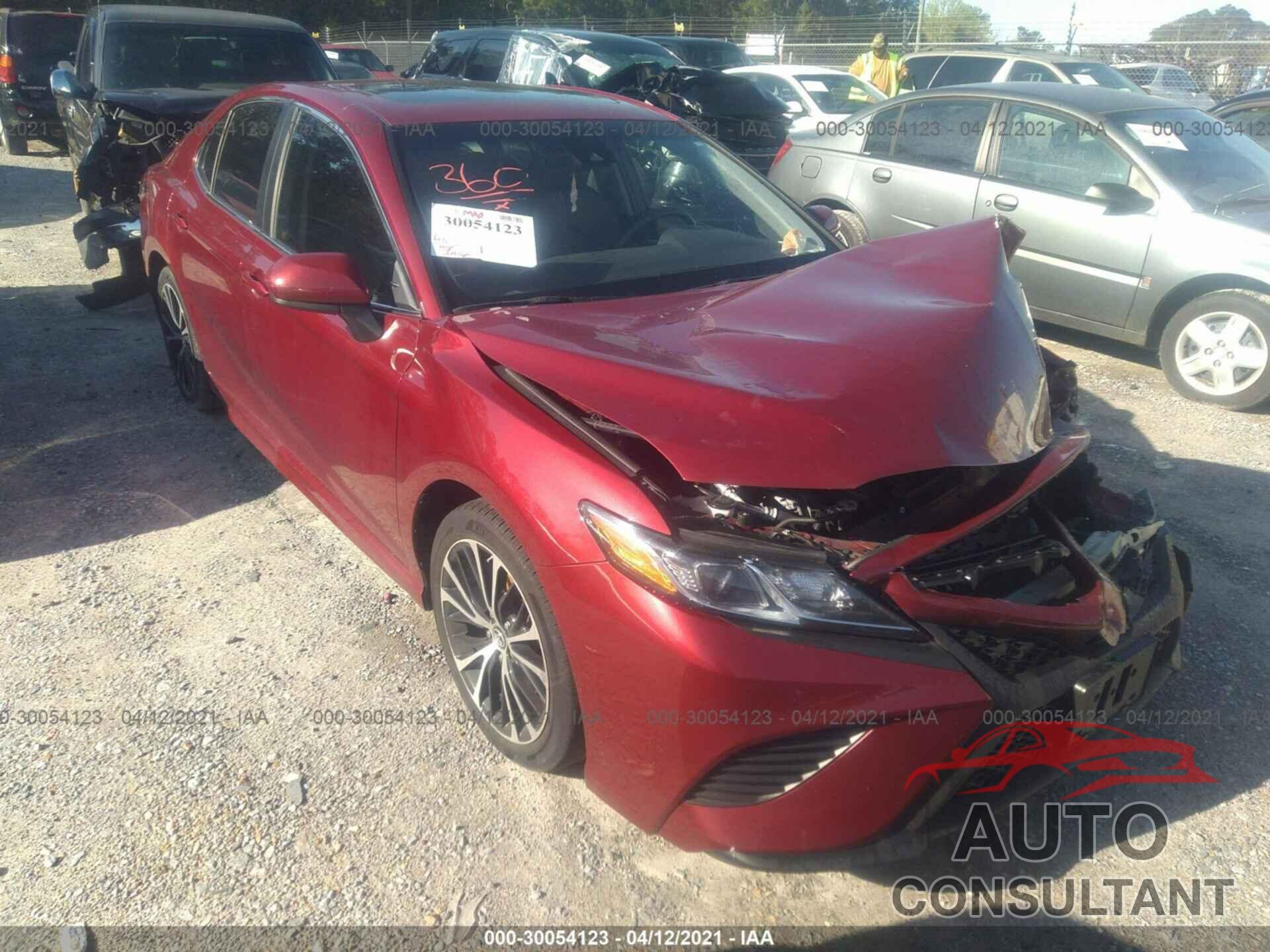 TOYOTA CAMRY 2018 - 4T1B11HK8JU620960