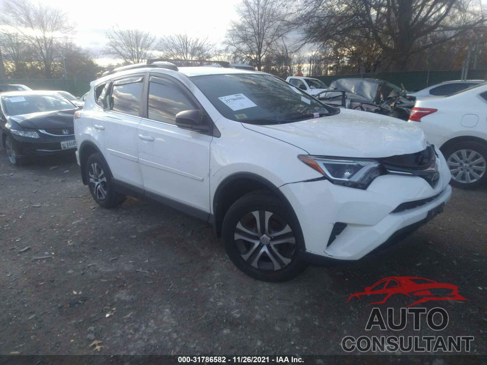 TOYOTA RAV4 2017 - JTMBFREV1HJ148583
