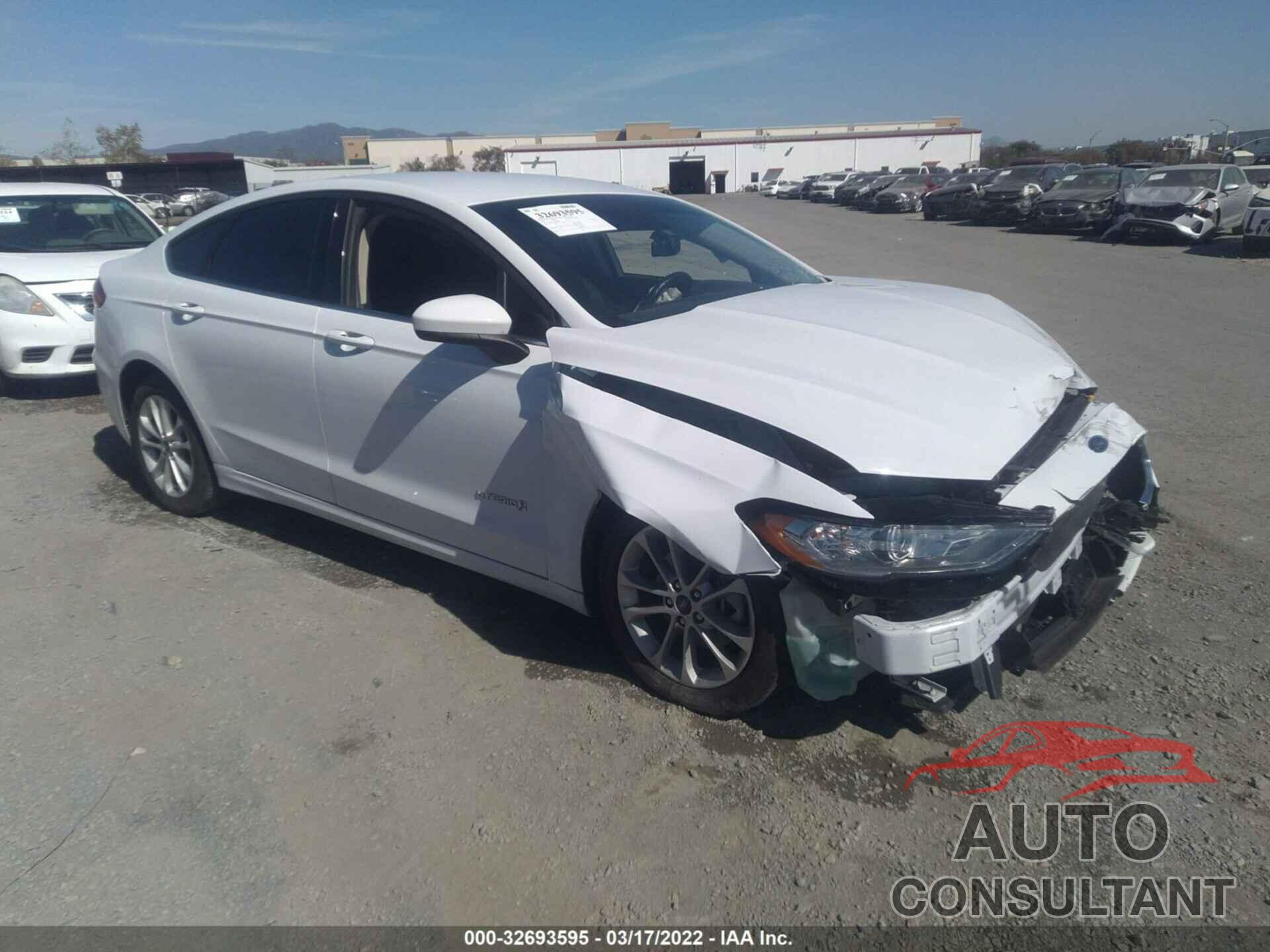 FORD FUSION HYBRID 2019 - 3FA6P0LU2KR200682