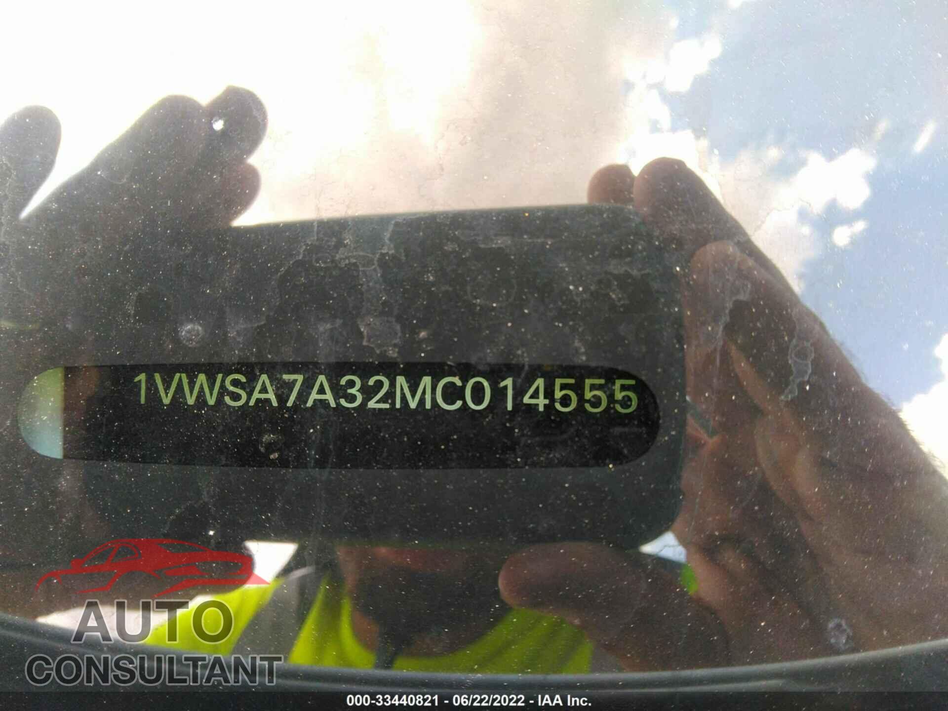 VOLKSWAGEN PASSAT 2021 - 1VWSA7A32MC014555