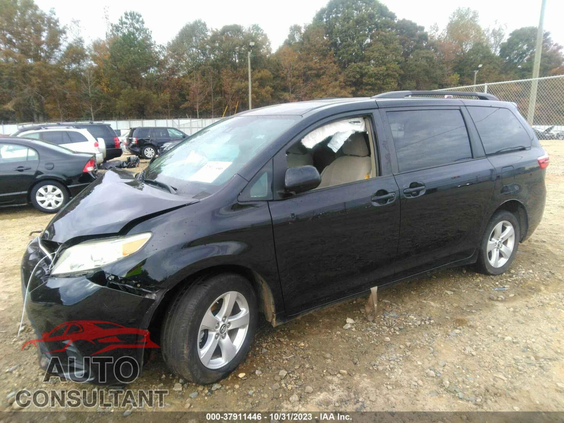 TOYOTA SIENNA 2019 - 5TDKZ3DC2KS993473