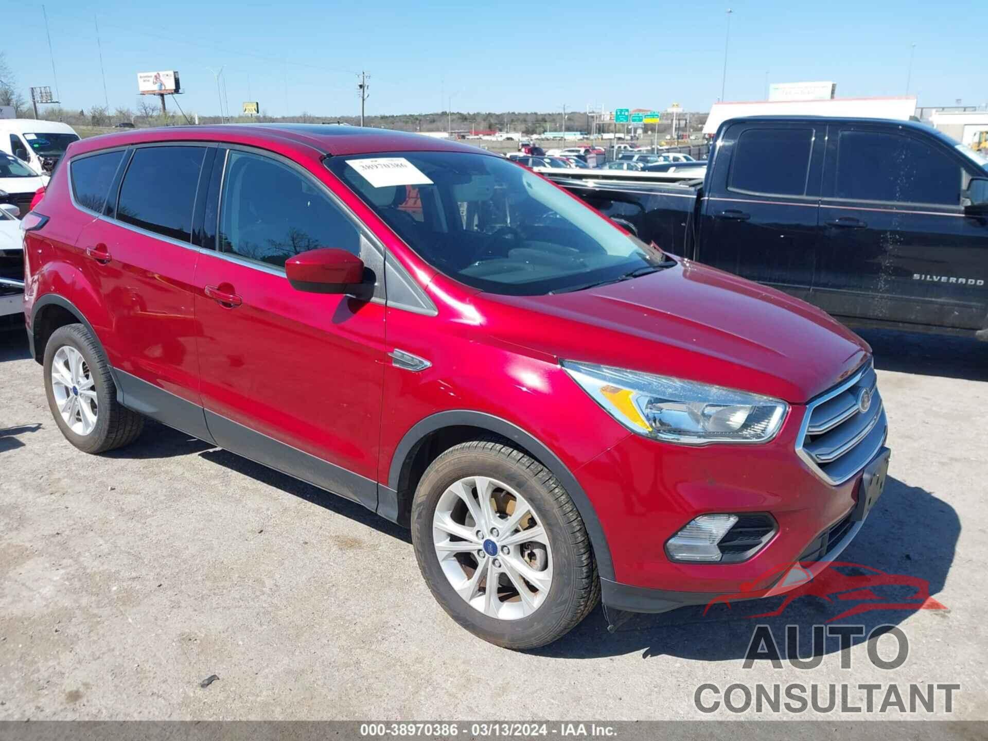 FORD ESCAPE 2017 - 1FMCU9GD3HUC21185