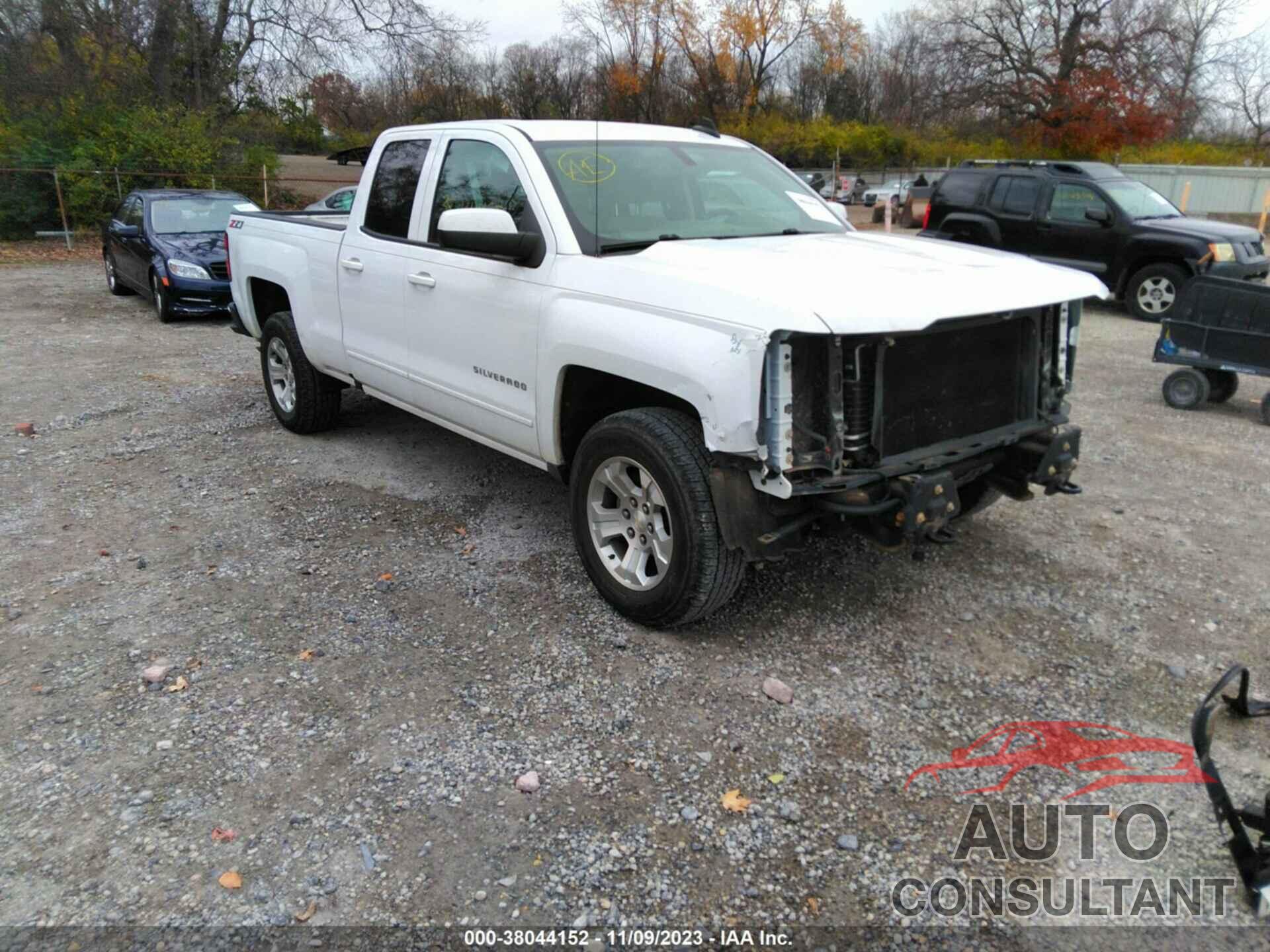CHEVROLET SILVERADO 1500 2018 - 1GCVKREC8JZ162060