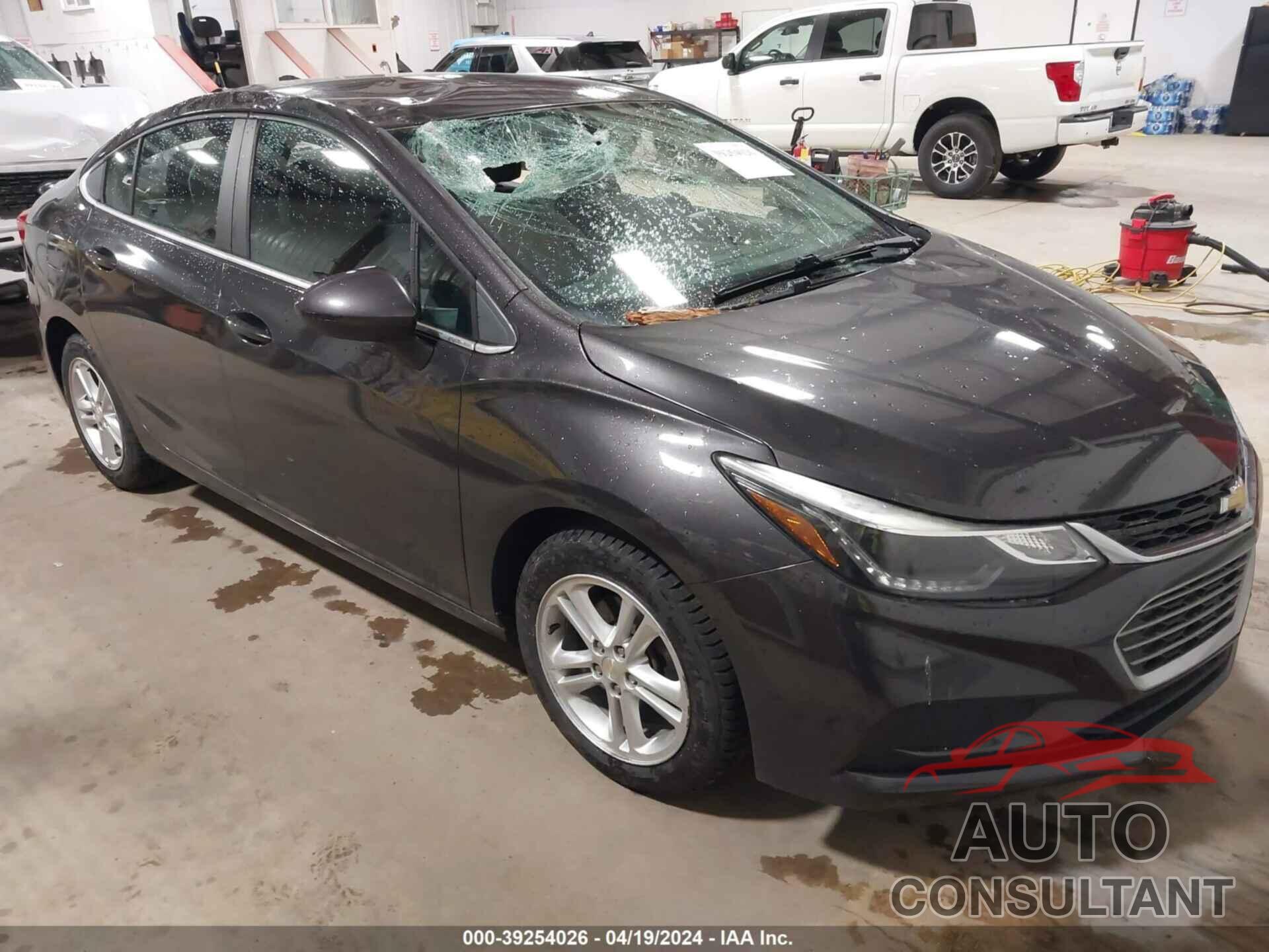 CHEVROLET CRUZE 2017 - 1G1BE5SM8H7188544