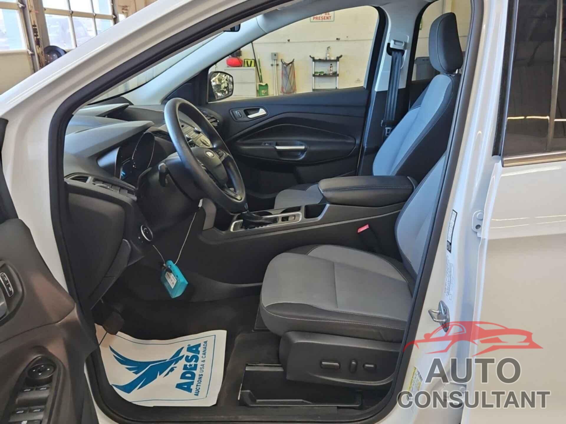 FORD ESCAPE 2018 - 1FMCU0GD6JUA76158