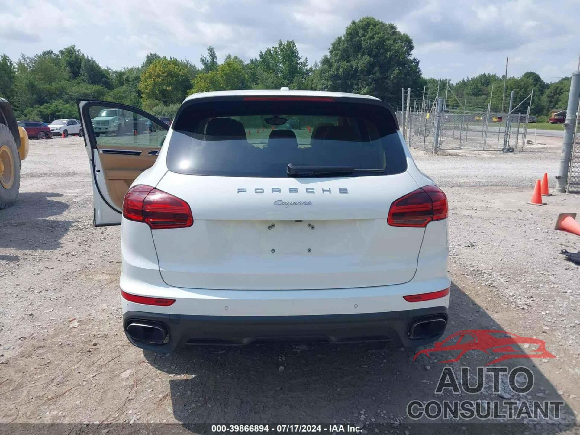 PORSCHE CAYENNE 2017 - WP1AA2A25HKA83601