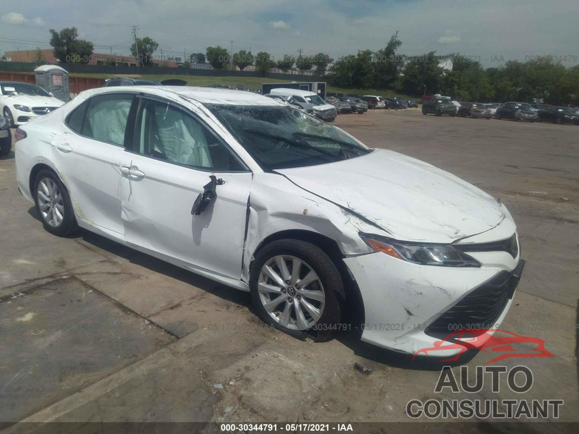 TOYOTA CAMRY 2018 - 4T1B11HK1JU100843