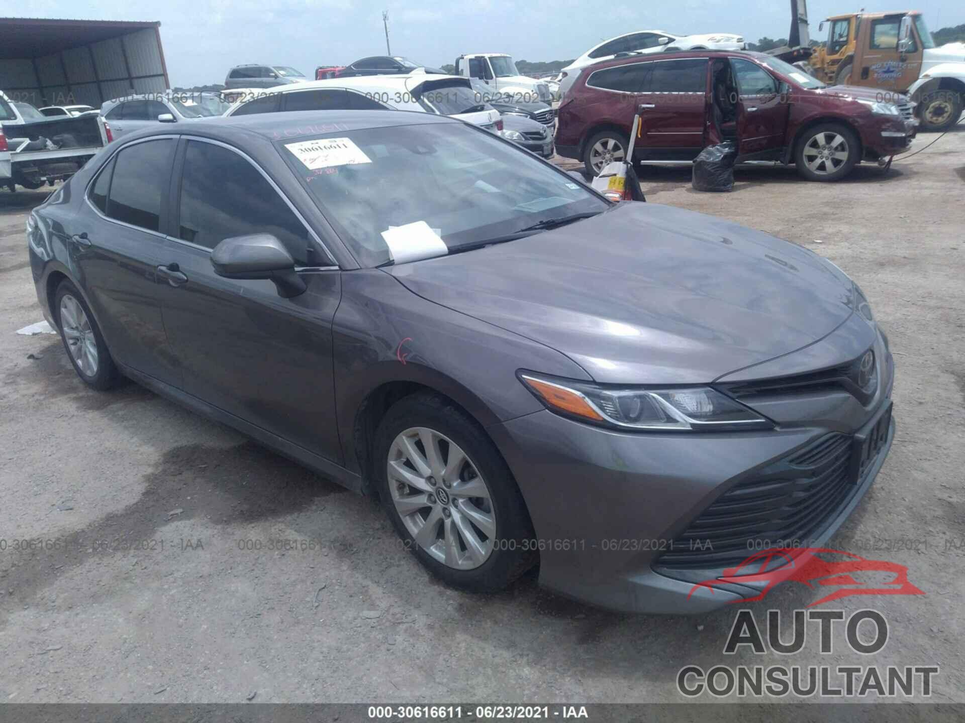 TOYOTA CAMRY 2018 - 4T1B11HK0JU547194