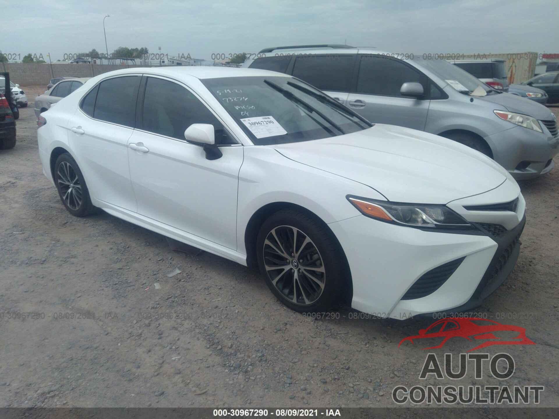 TOYOTA CAMRY 2018 - 4T1B11HK0JU607930