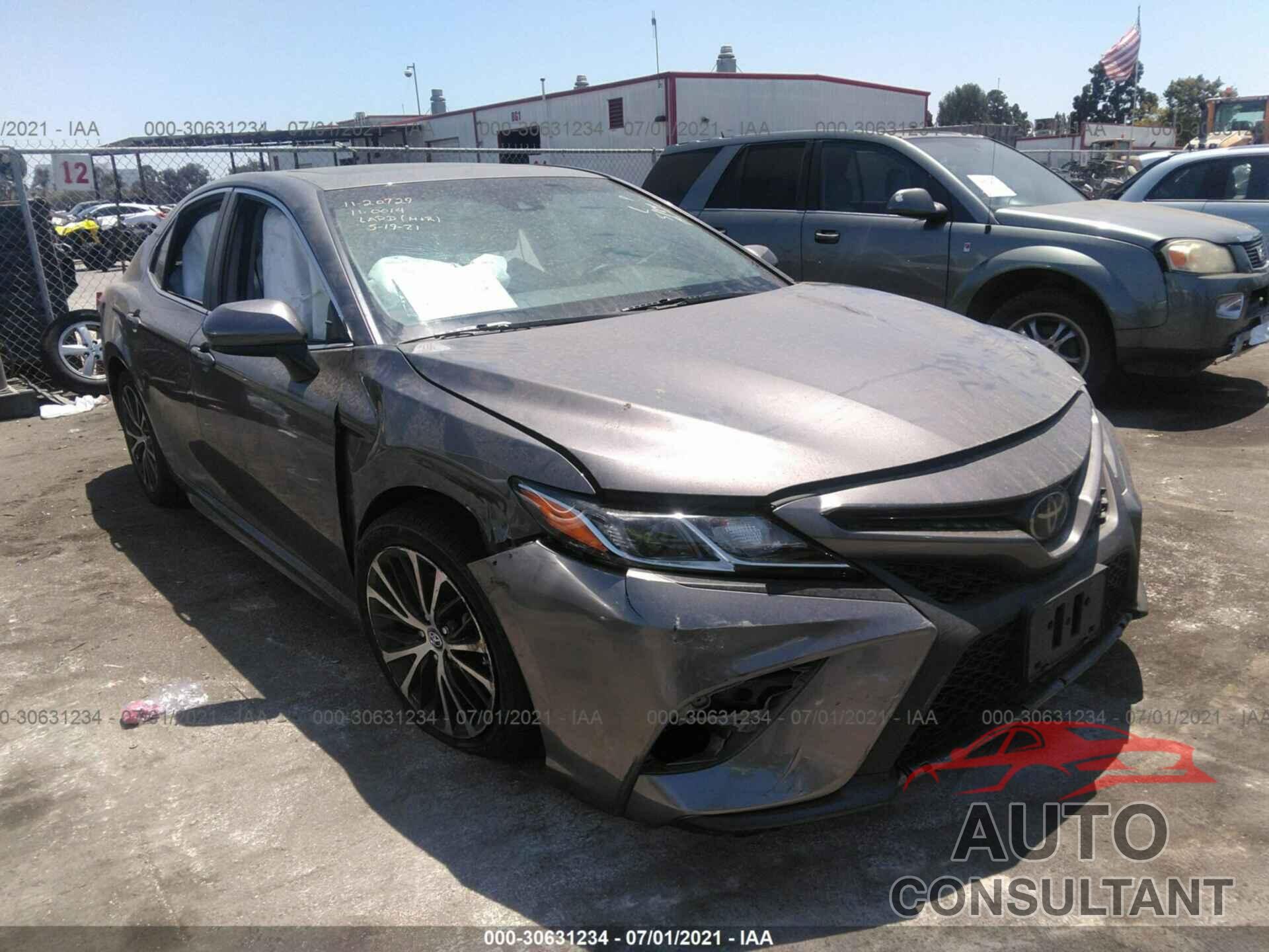 TOYOTA CAMRY 2018 - 4T1B11HK0JU643343