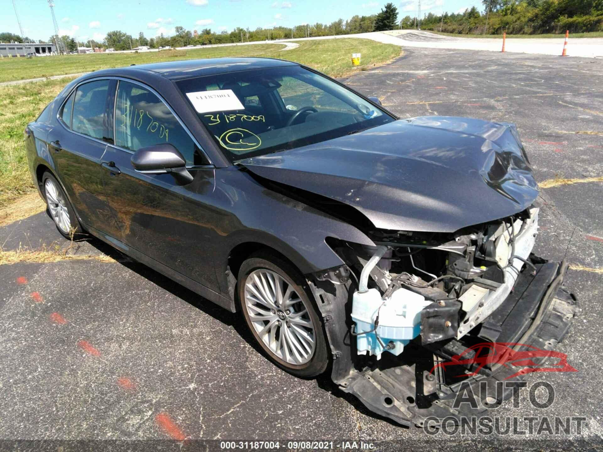 TOYOTA CAMRY 2018 - 4T1B11HK5JU052697