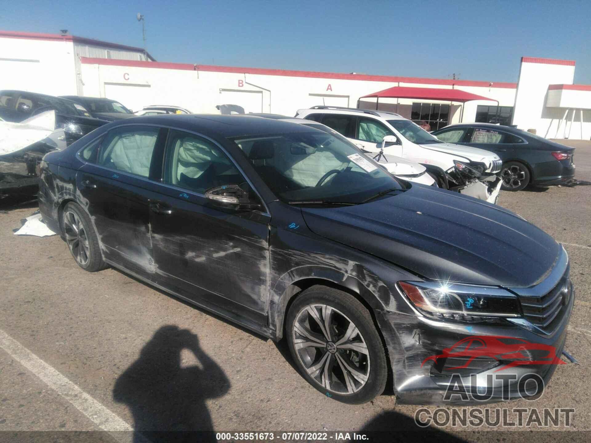 VOLKSWAGEN PASSAT 2021 - 1VWSA7A33MC000826