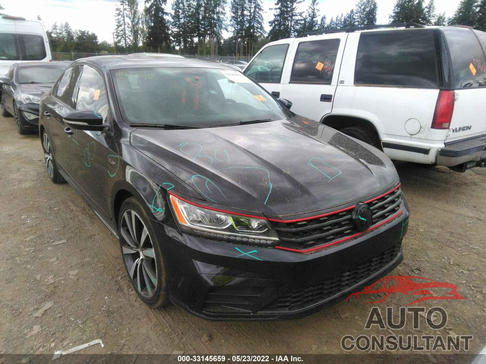 VOLKSWAGEN PASSAT 2018 - 1VWJM7A30JC035659