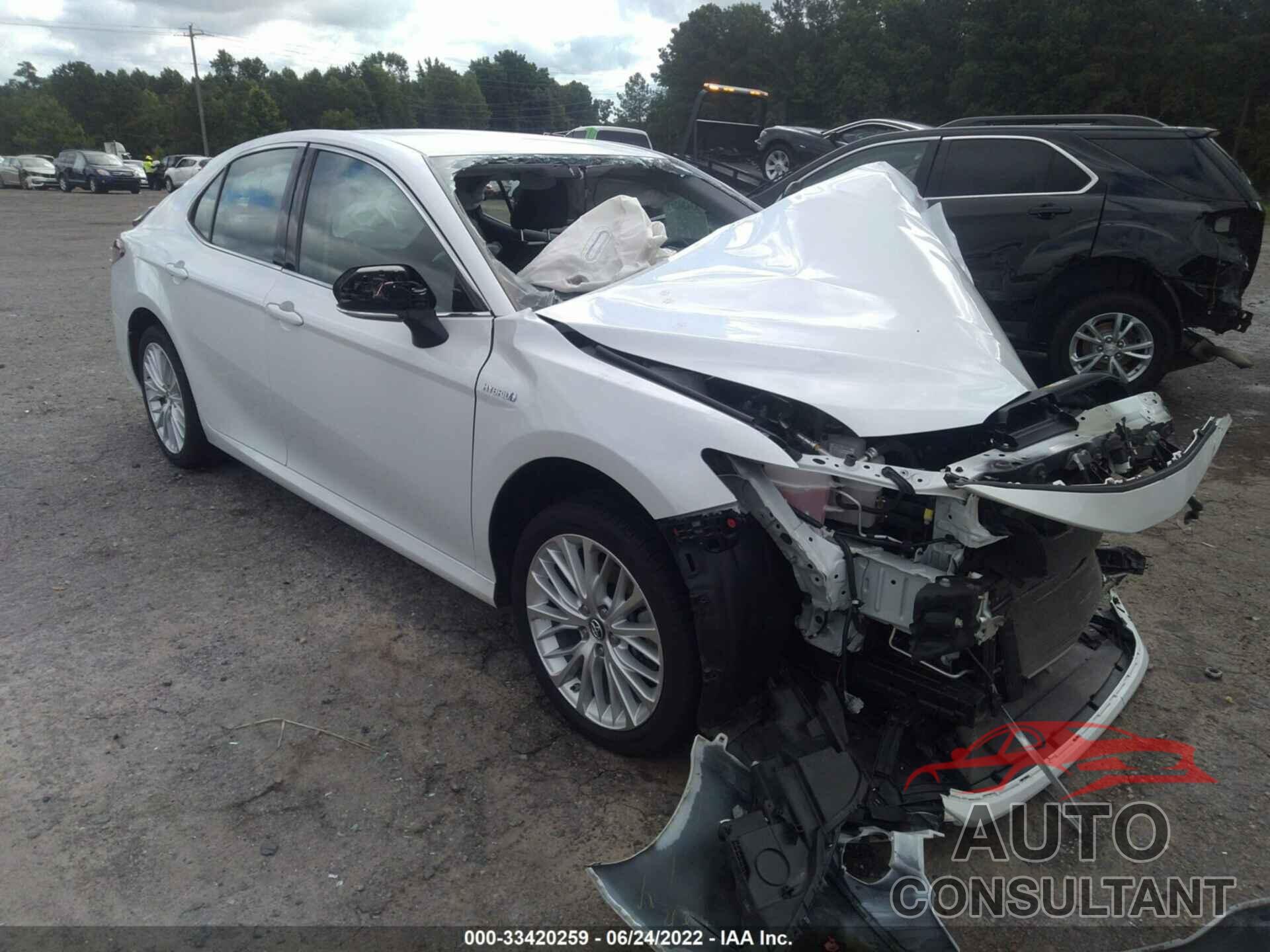 TOYOTA CAMRY 2018 - 4T1B21HK6JU004381