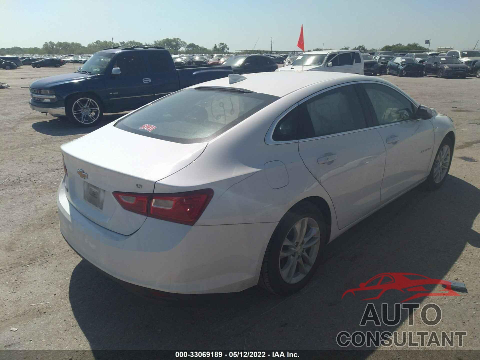 CHEVROLET MALIBU 2017 - 1G1ZE5ST4HF207375