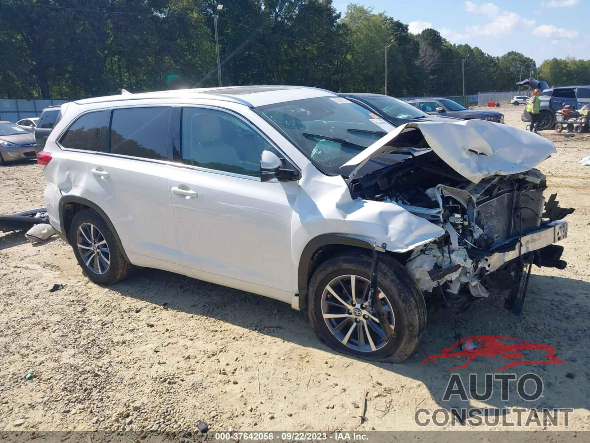 TOYOTA HIGHLANDER 2018 - 5TDKZRFH1JS536390