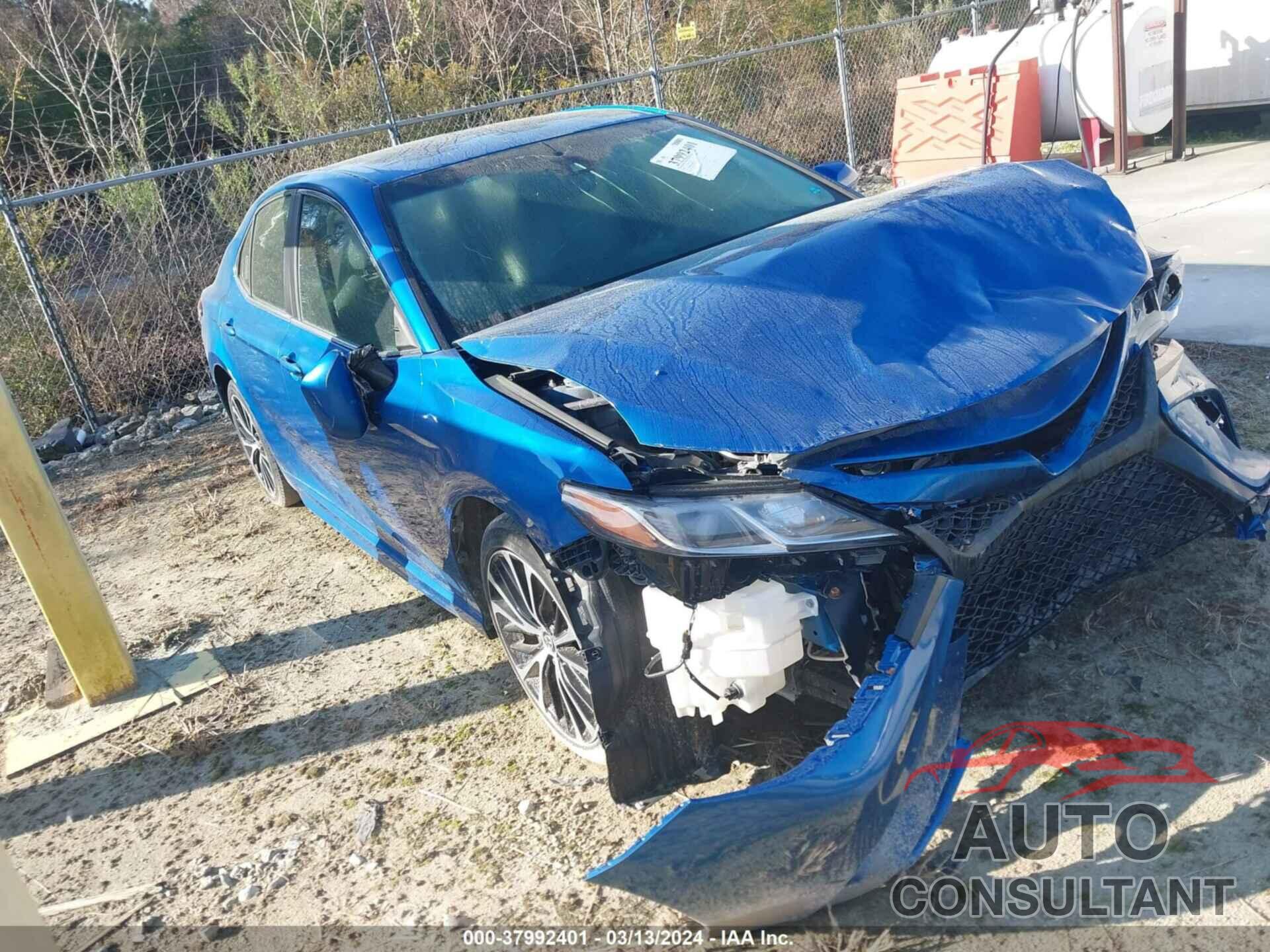 TOYOTA CAMRY 2018 - 4T1B11HK0JU081492