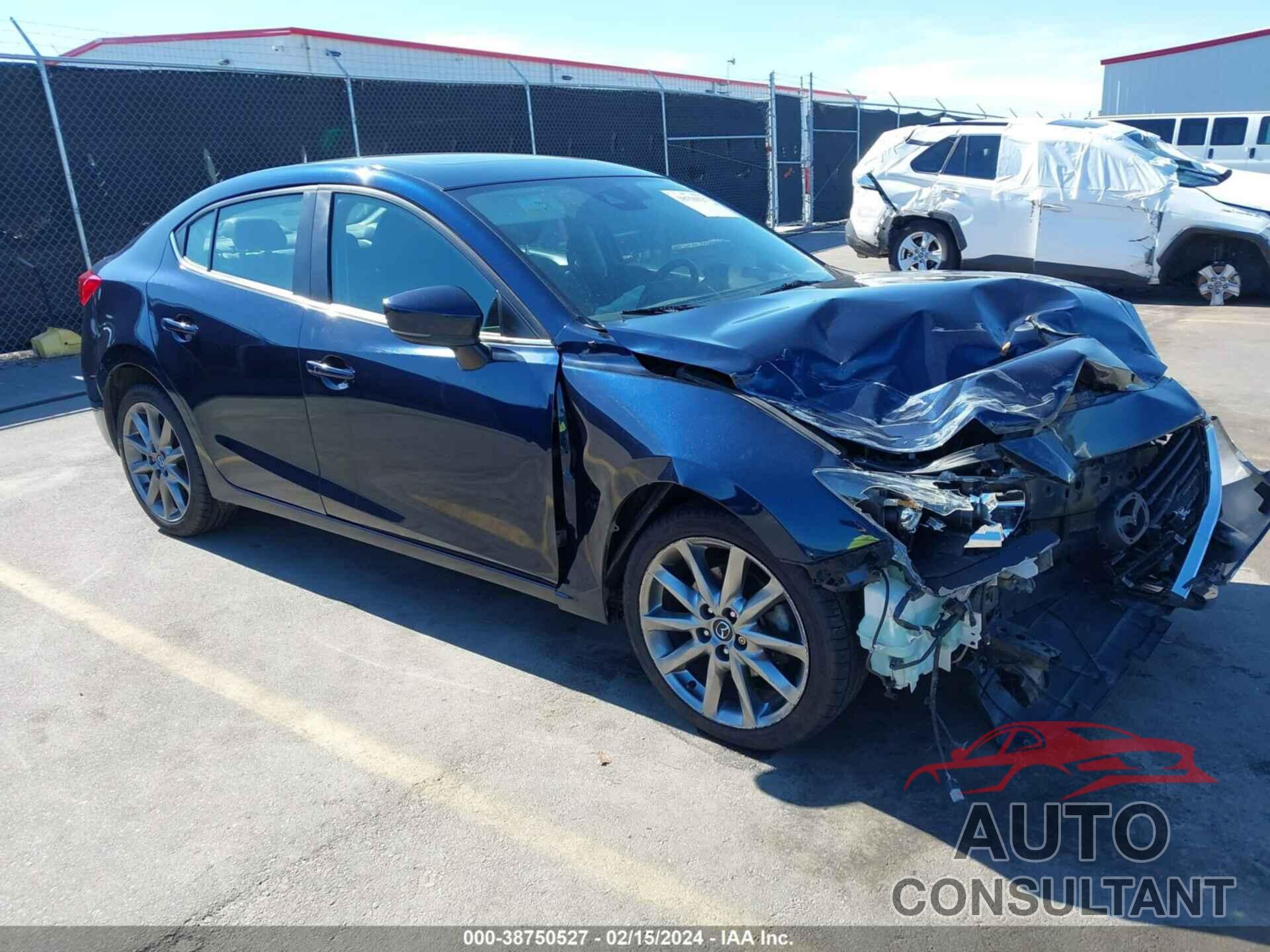 MAZDA 3 2018 - 3MZBN1V38JM168905