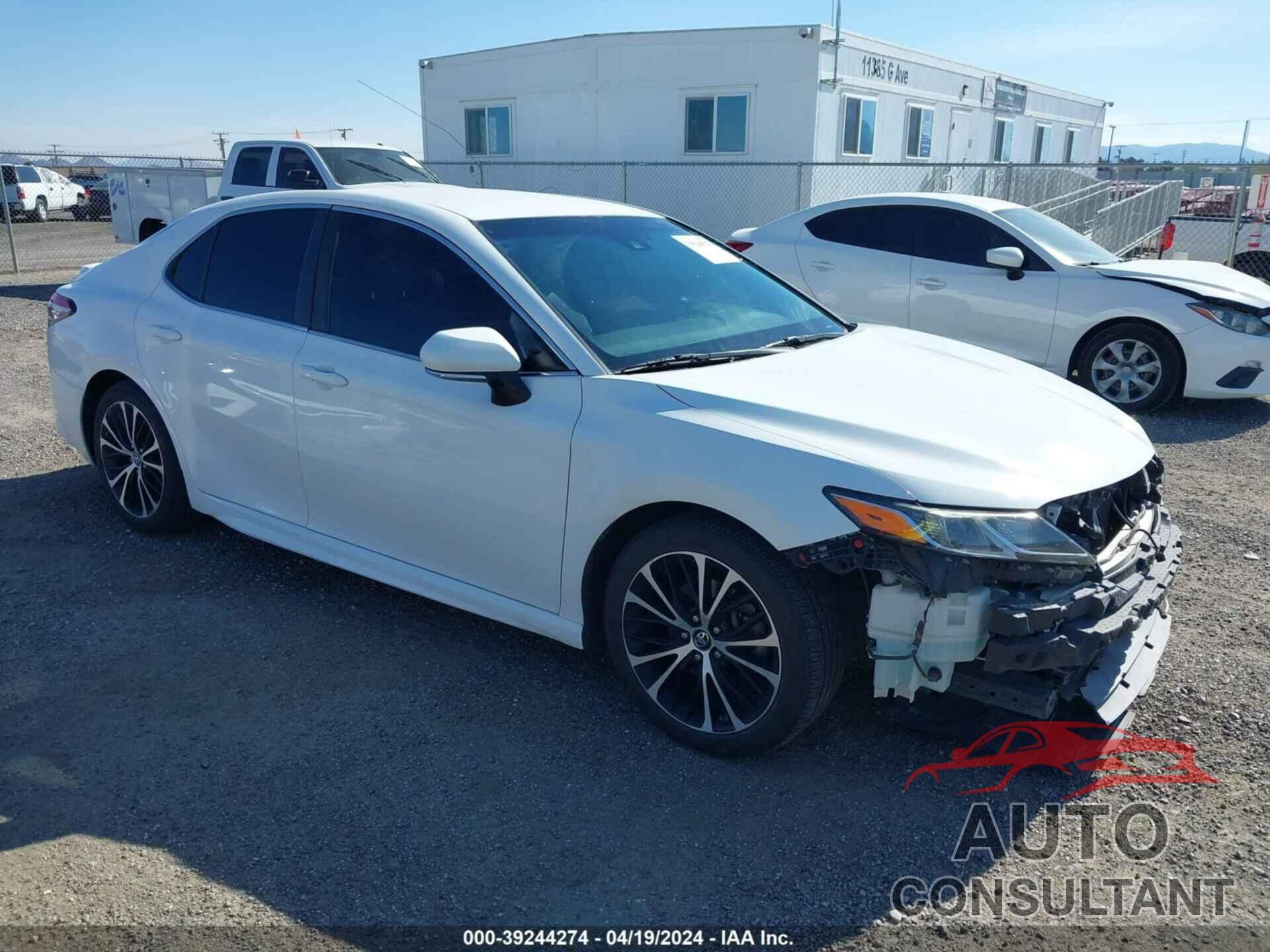 TOYOTA CAMRY 2018 - 4T1B11HK1JU500711