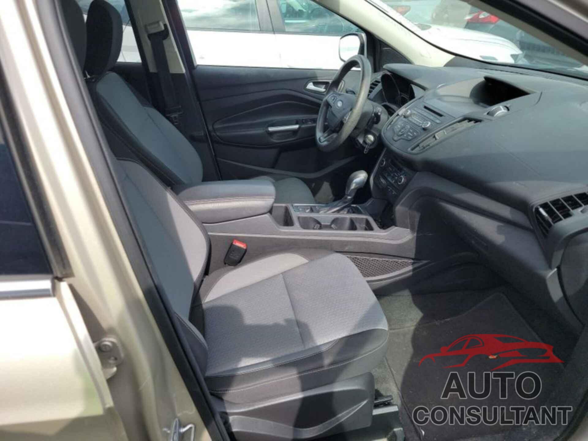 FORD ESCAPE 2018 - 1FMCU0GD0JUC16012