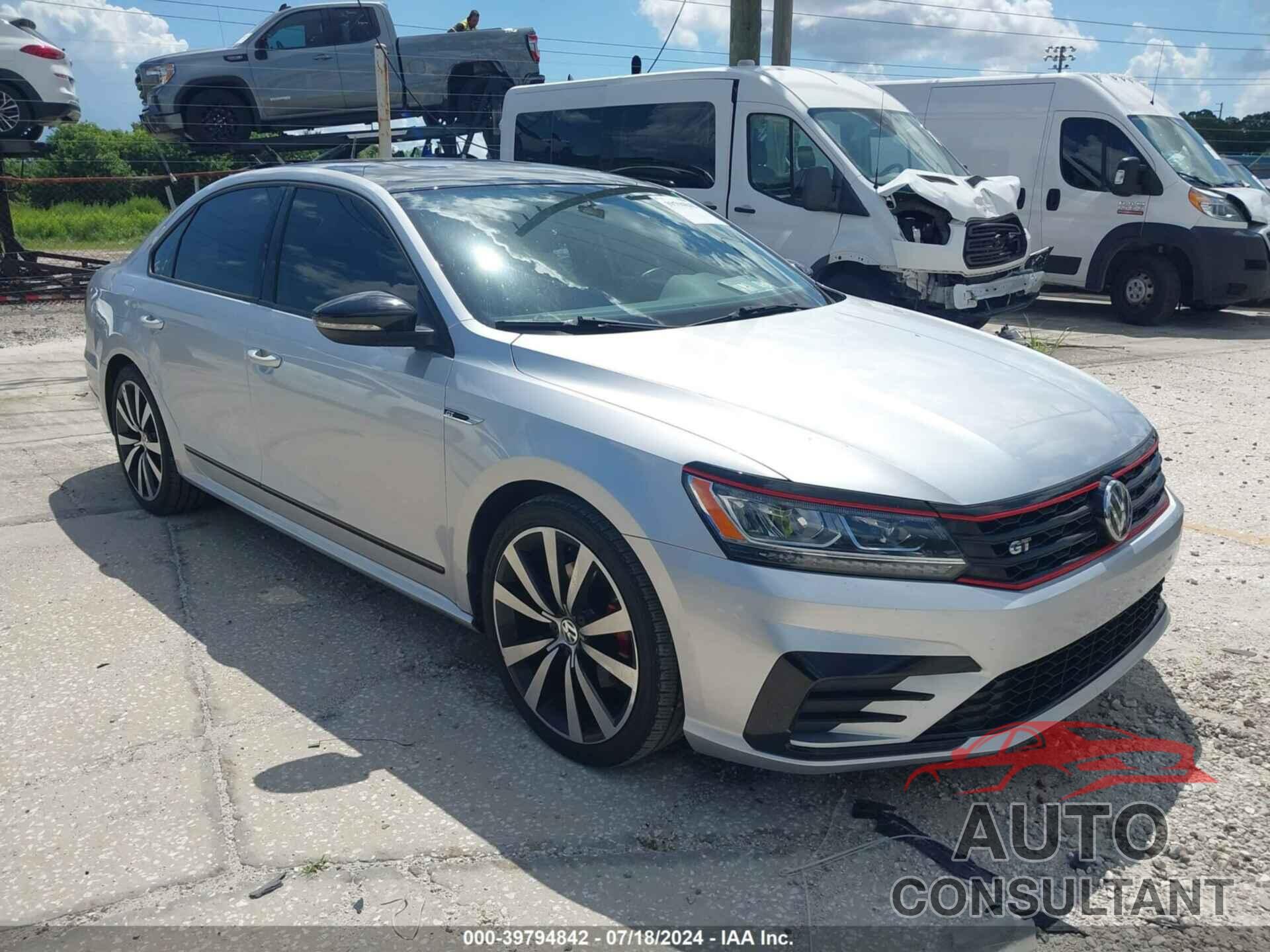 VOLKSWAGEN PASSAT 2018 - 1VWJM7A37JC050563