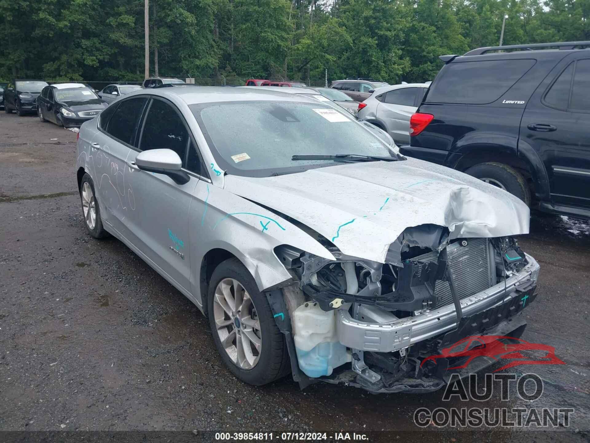 FORD FUSION HYBRID 2019 - 3FA6P0LU8KR101395