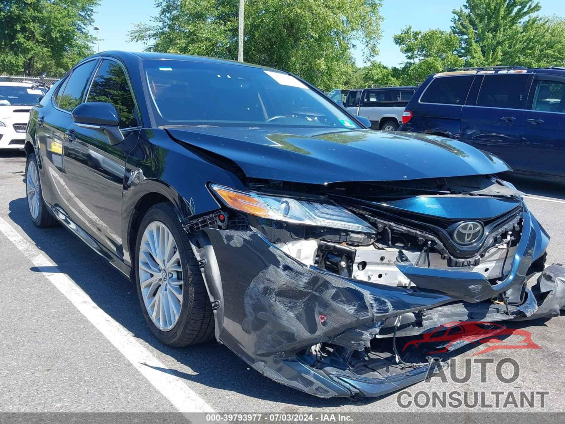 TOYOTA CAMRY 2018 - 4T1B11HK4JU656435