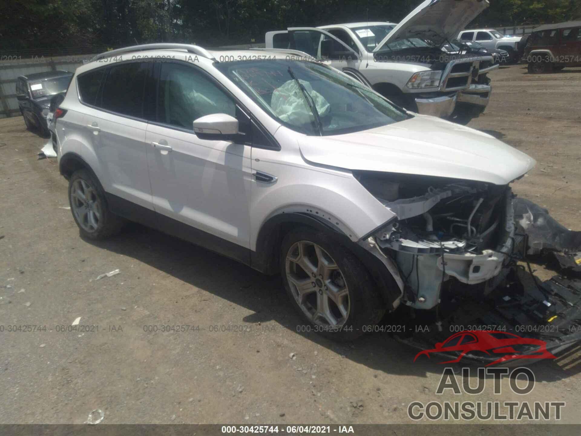 FORD ESCAPE 2018 - 1FMCU9J97JUA17791