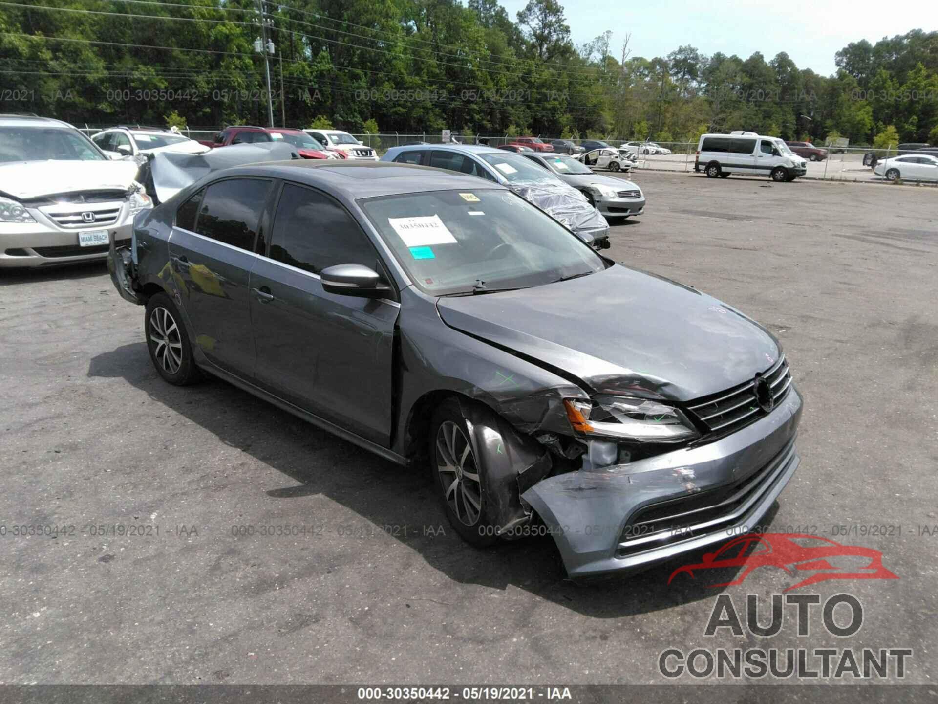 VOLKSWAGEN JETTA 2018 - 3VWDB7AJ1JM240472