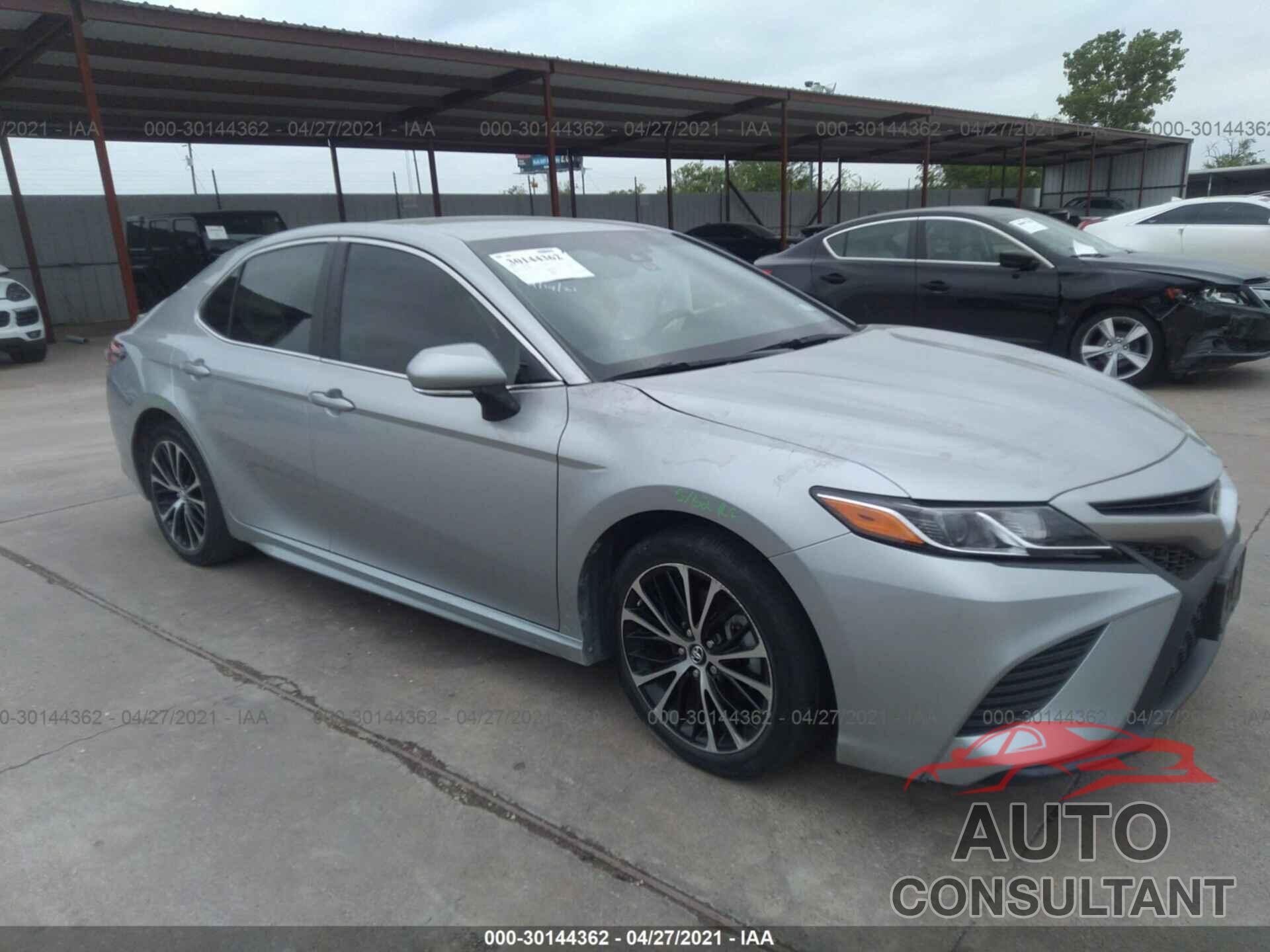 TOYOTA CAMRY 2018 - 4T1B11HK0JU029649