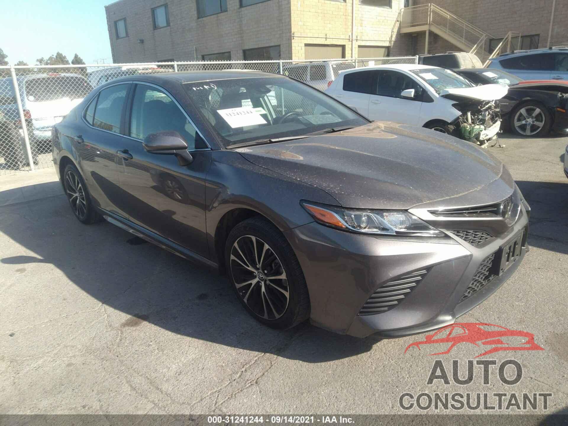 TOYOTA CAMRY 2018 - 4T1B11HK5JU120111
