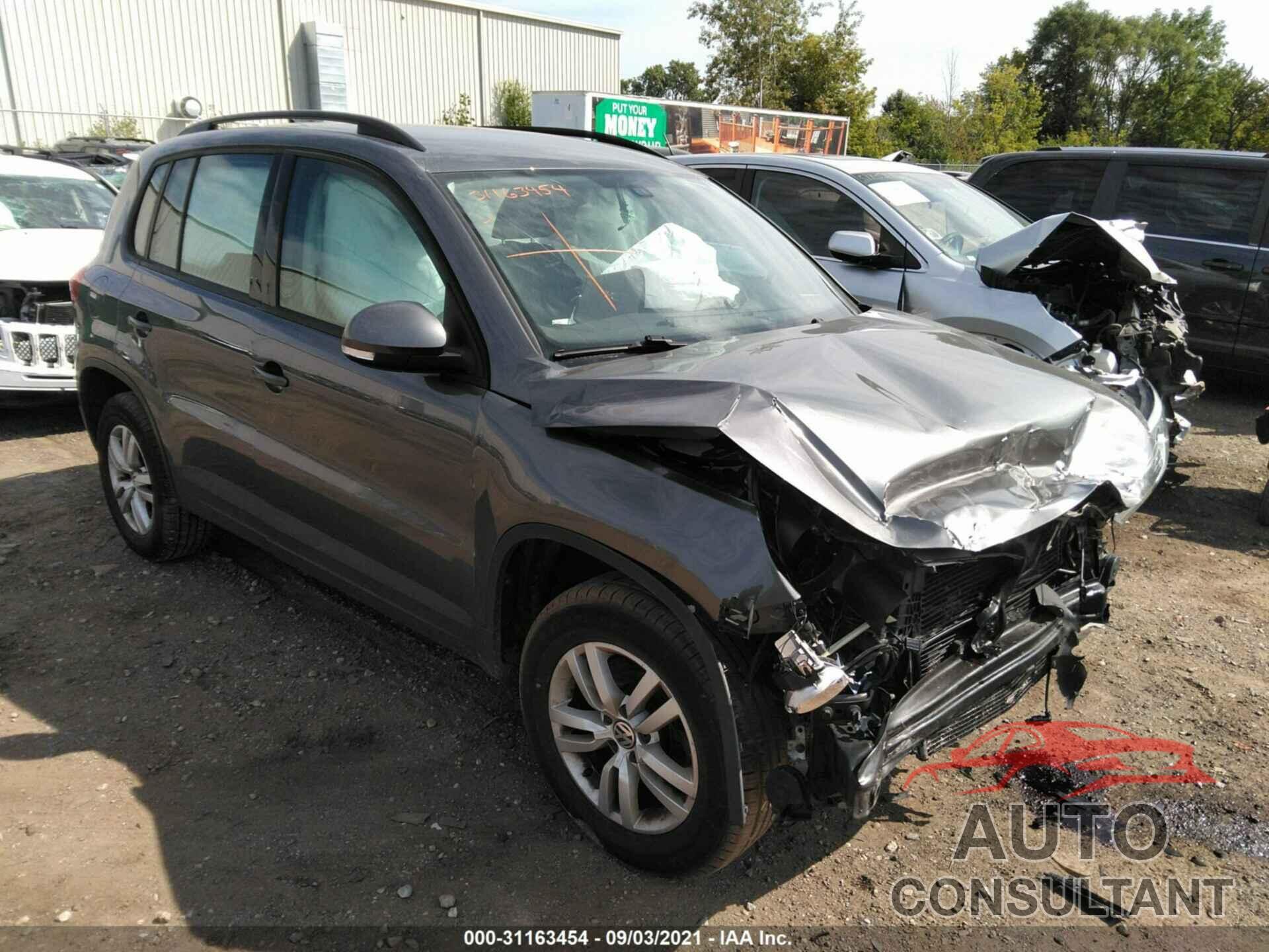 VOLKSWAGEN TIGUAN 2017 - WVGAV7AX6HK025166