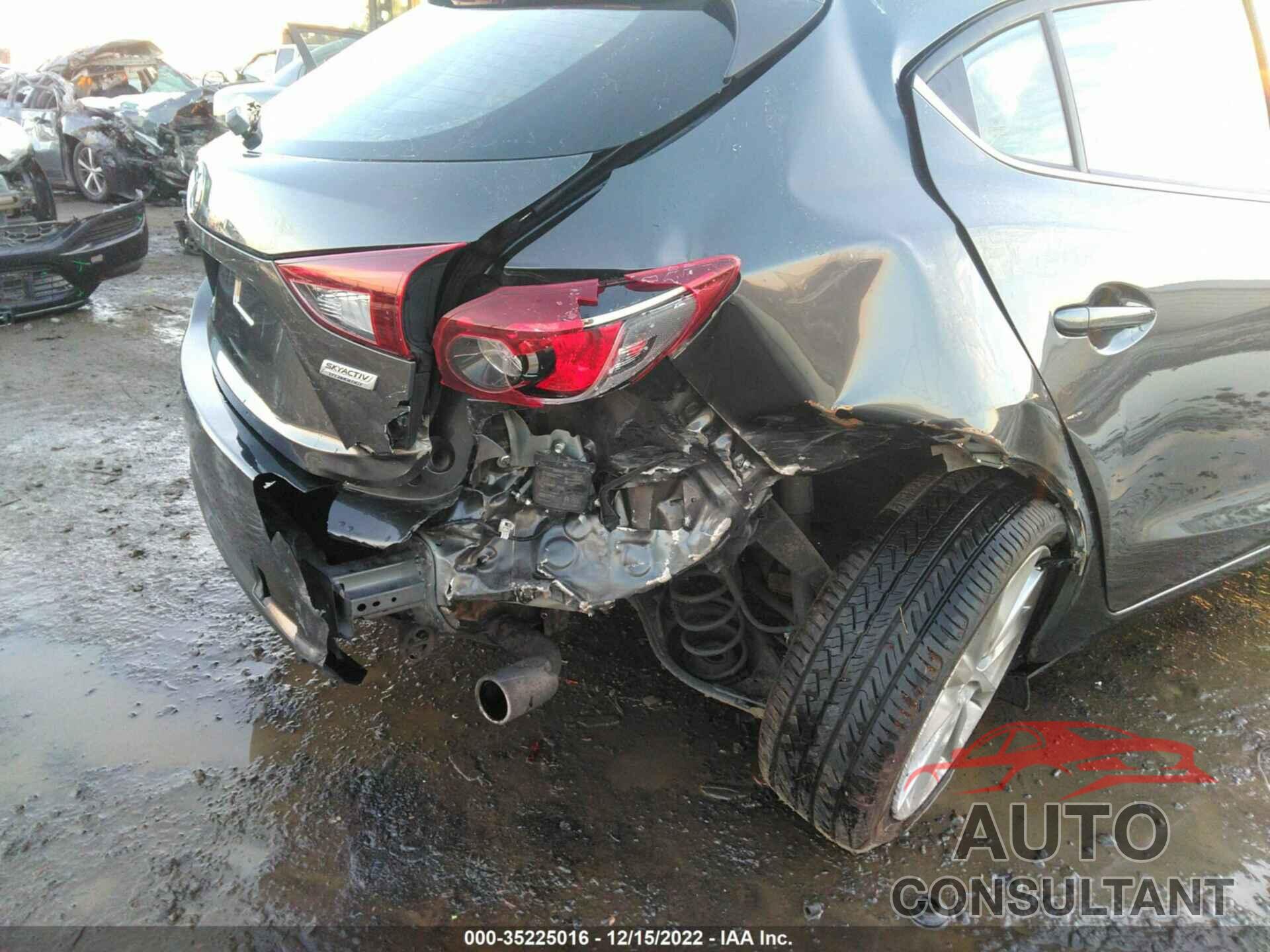 MAZDA MAZDA3 5-DOOR 2017 - JM1BN1L38H1115599