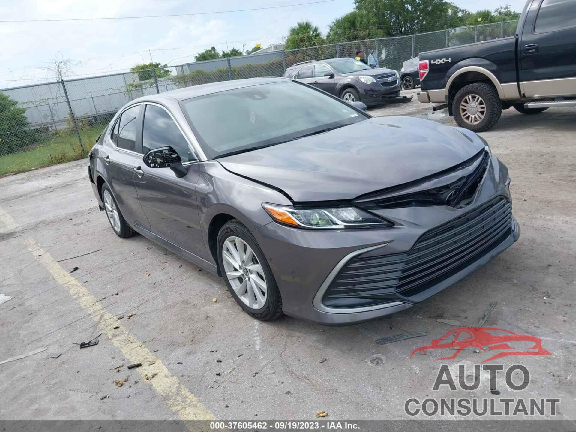 TOYOTA CAMRY 2022 - 4T1C11AK1NU617631