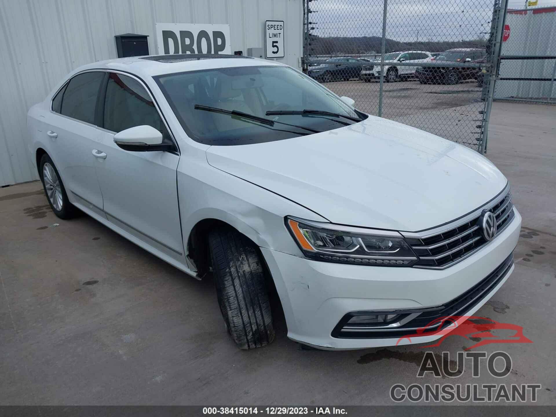 VOLKSWAGEN PASSAT 2017 - 1VWBT7A32HC031808