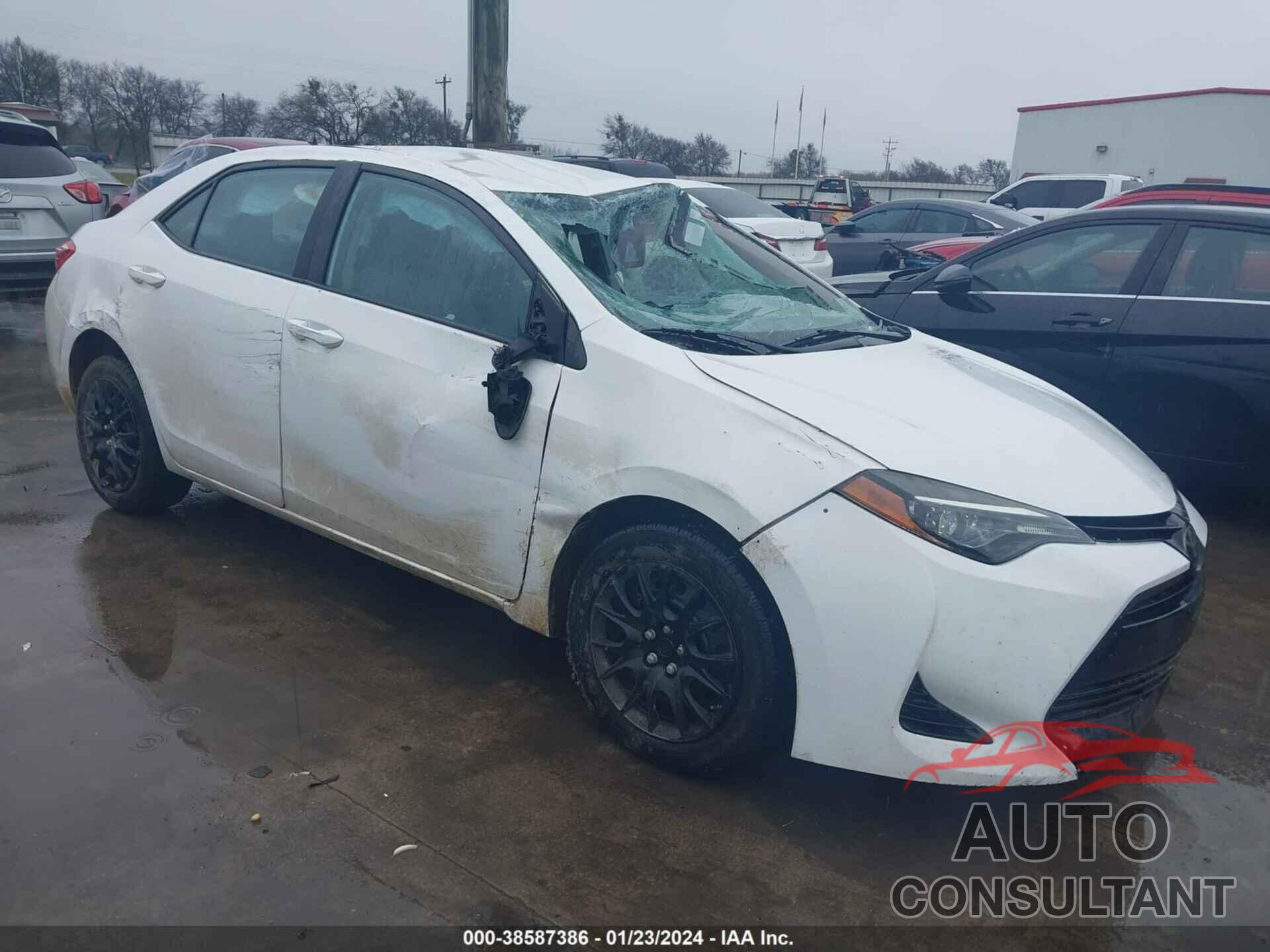 TOYOTA COROLLA 2018 - 5YFBURHE1JP816952