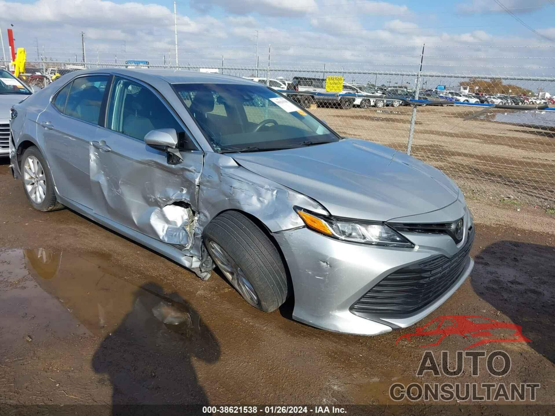 TOYOTA CAMRY 2018 - 4T1B11HK0JU509755