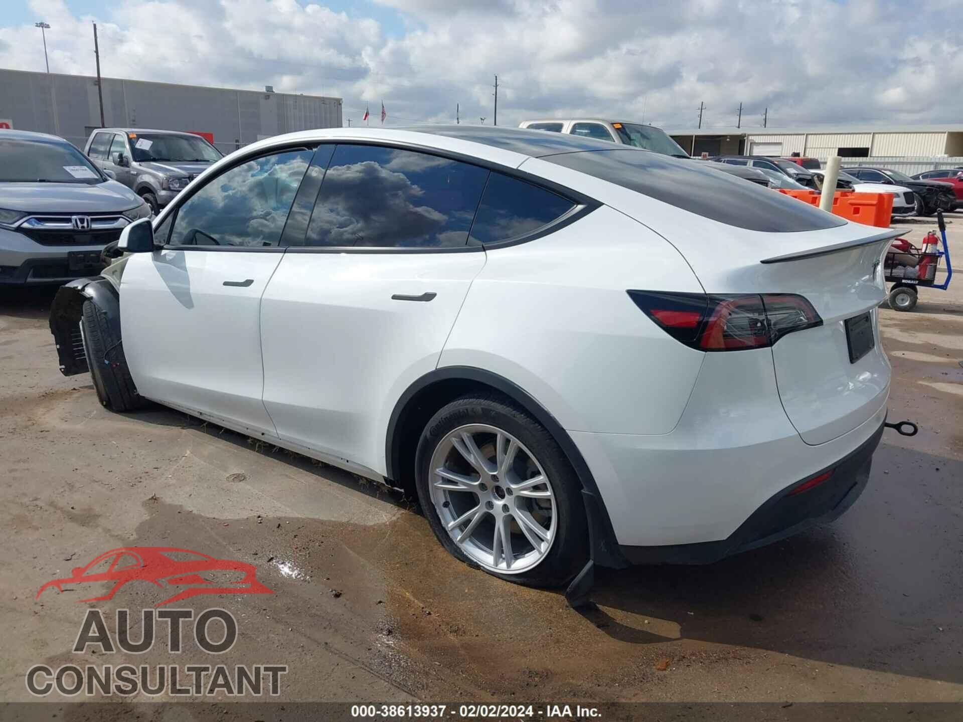 TESLA MODEL Y 2023 - 7SAYGDEE5PF808417