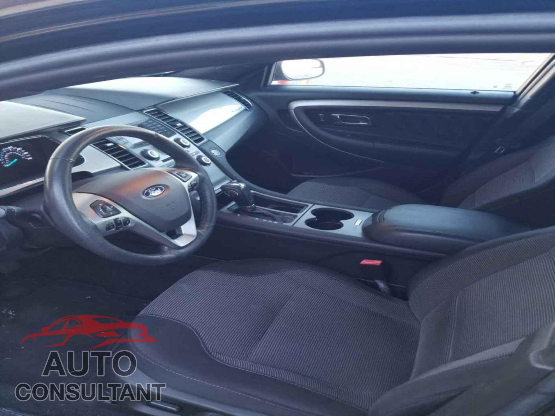 FORD TAURUS 2018 - 1FAHP2E84JG127857