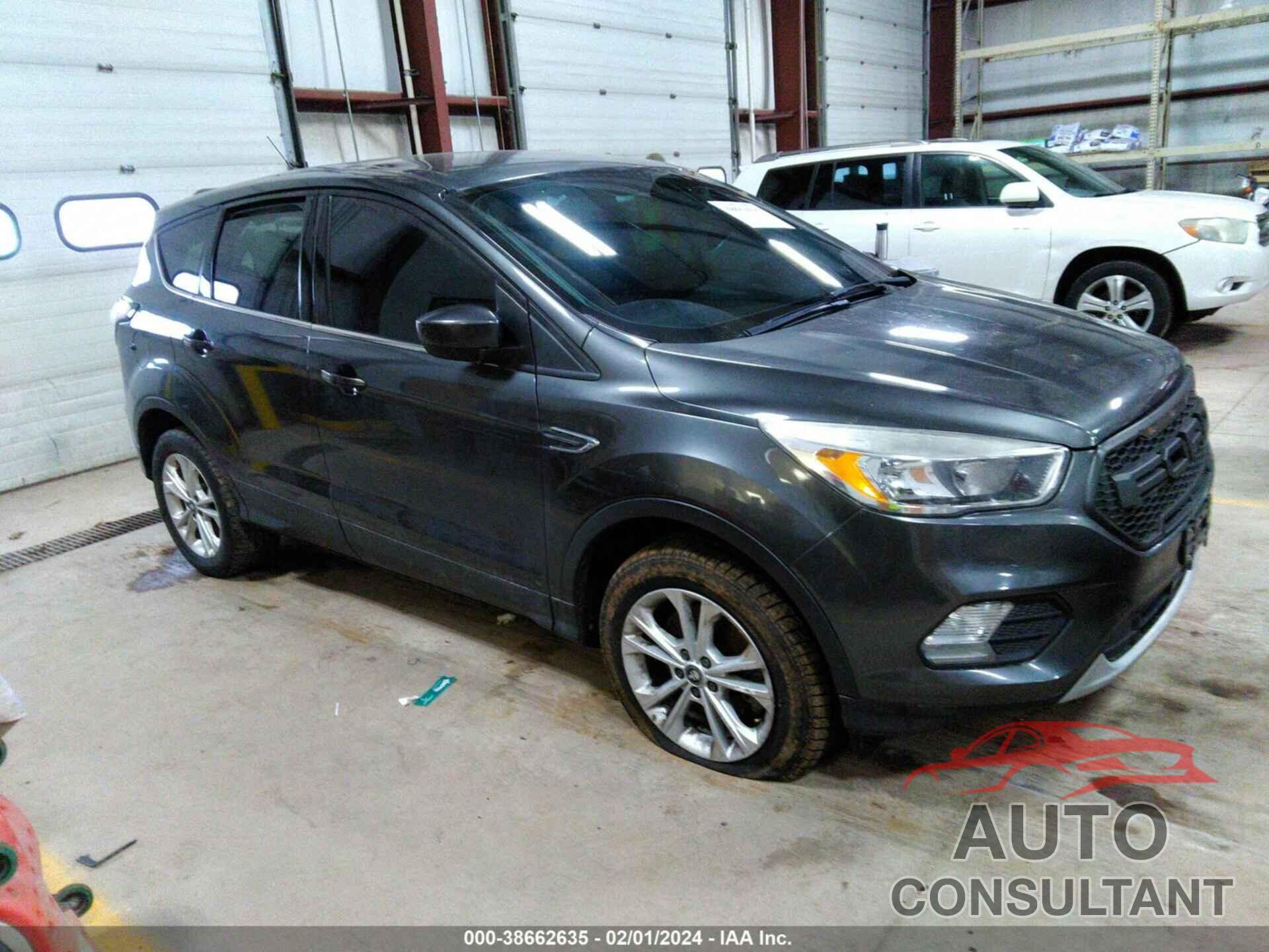 FORD ESCAPE 2017 - 1FMCU9G91HUC52950