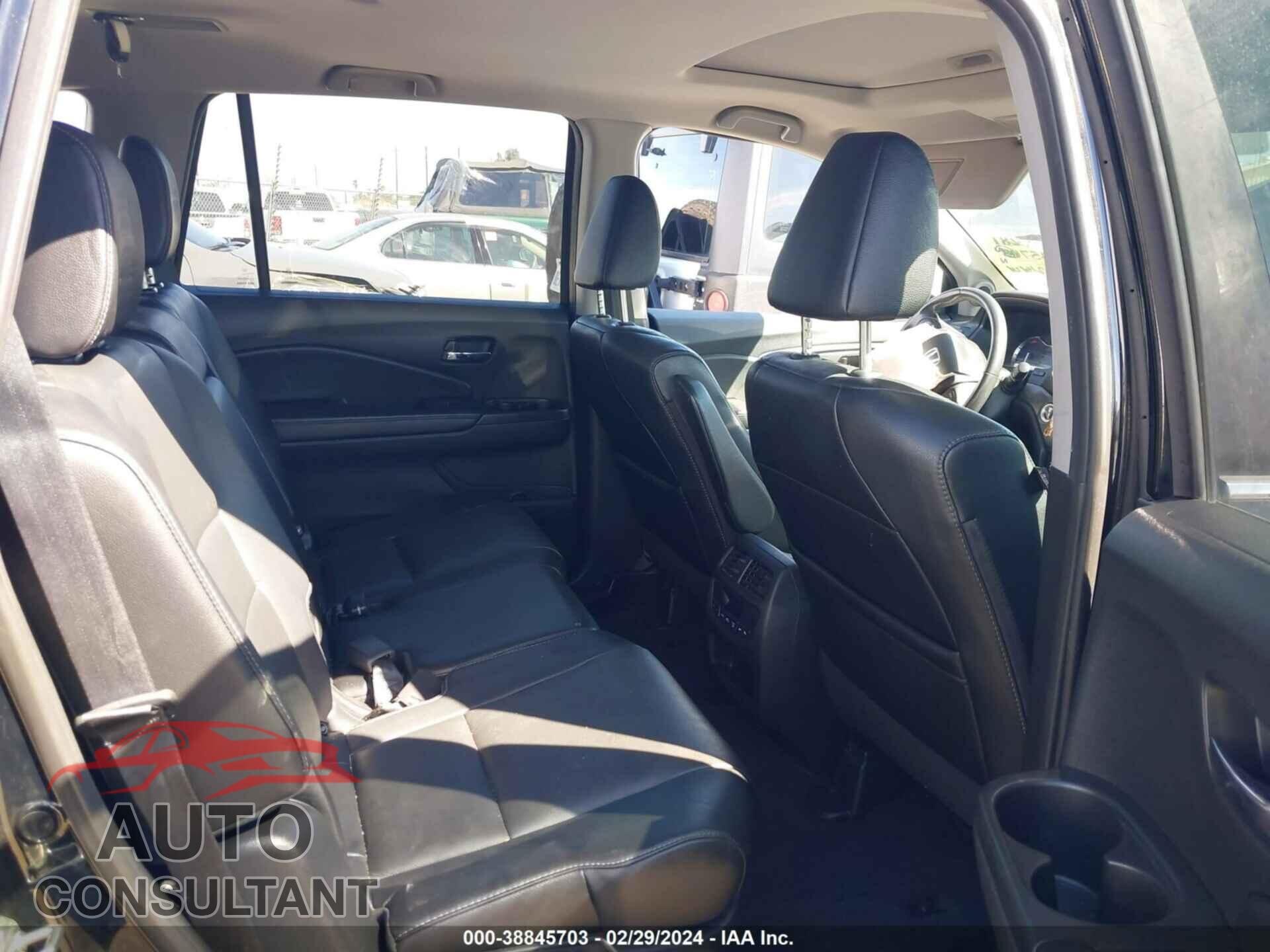 HONDA PILOT 2017 - 5FNYF5H51HB022603
