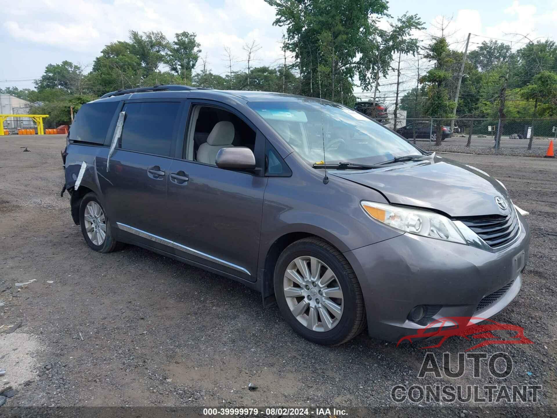 TOYOTA SIENNA 2013 - 5TDJK3DC6DS068519