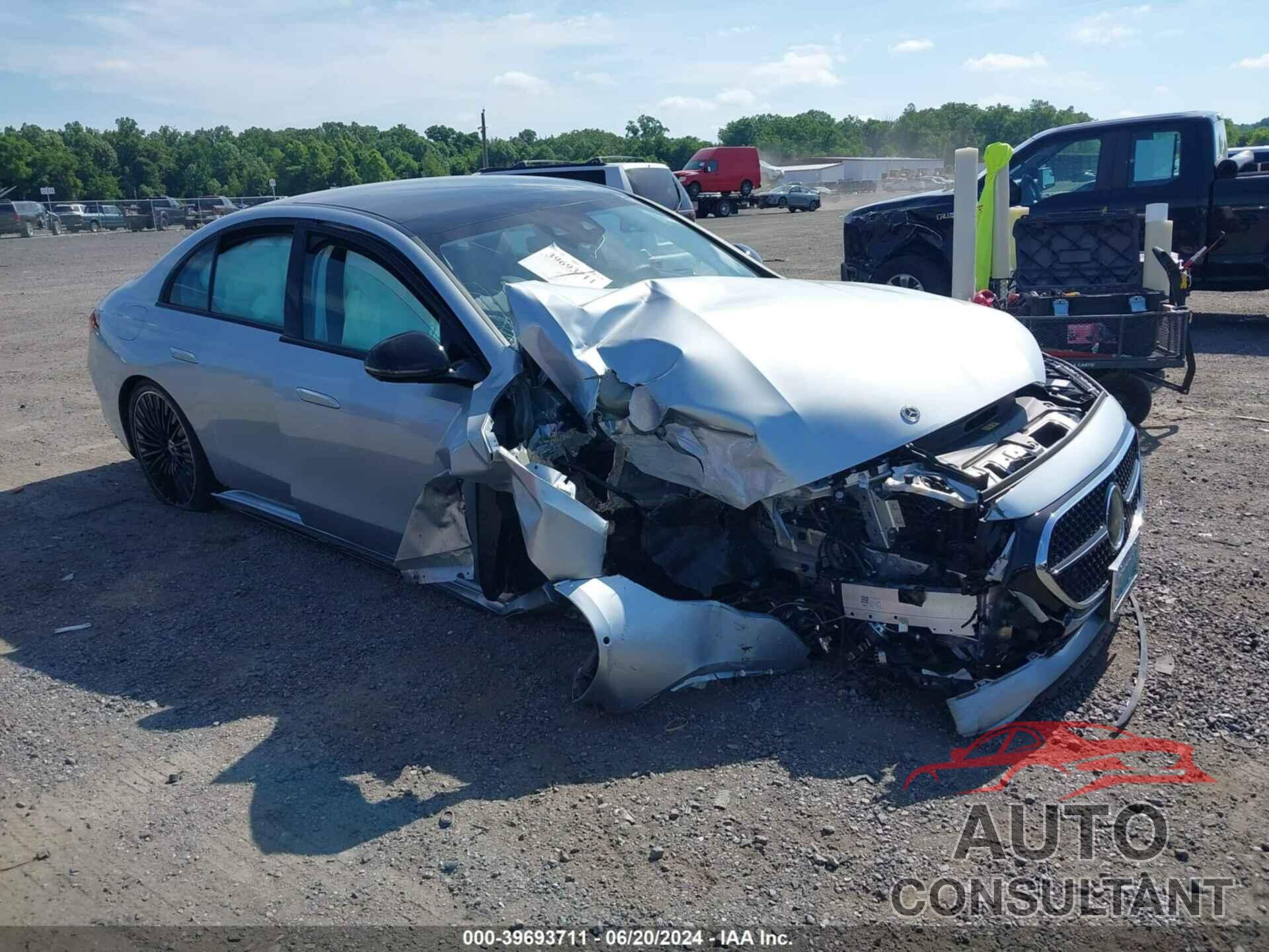 MERCEDES-BENZ E 350 2024 - W1KLF4HB2RA012186