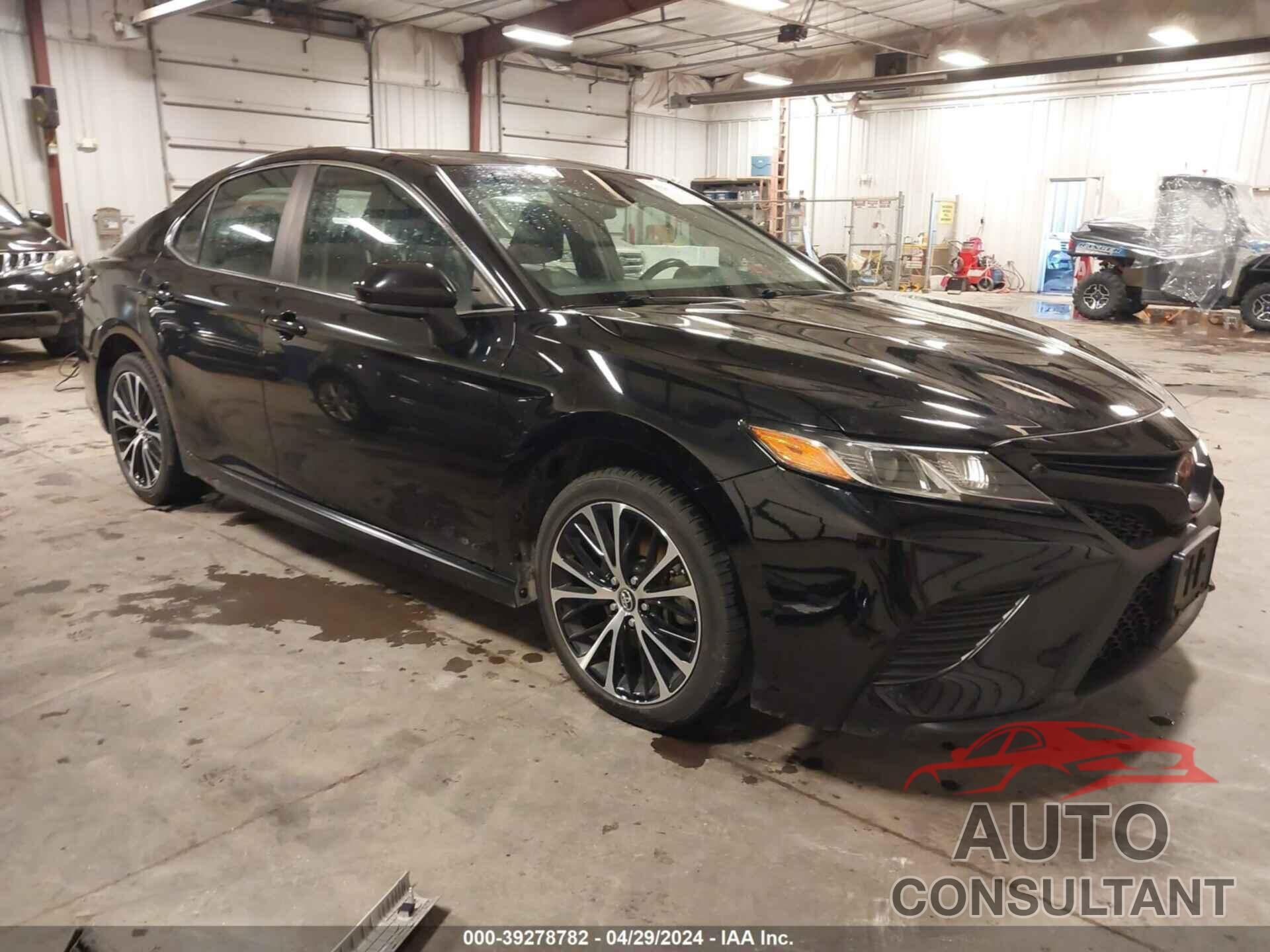 TOYOTA CAMRY 2018 - 4T1B11HK5JU637330