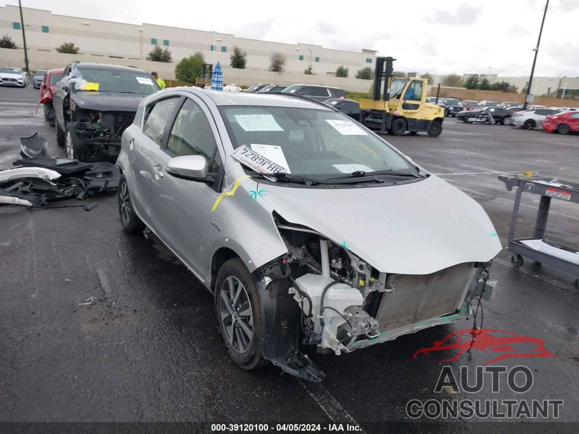 TOYOTA PRIUS C 2018 - JTDKDTB39J1619407